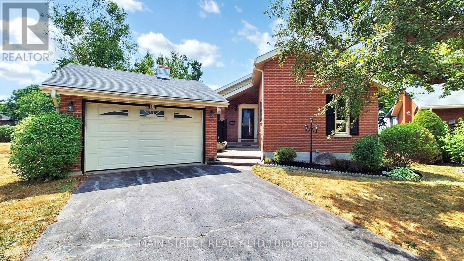 15 WINDOR COURT, Brock, Ontario