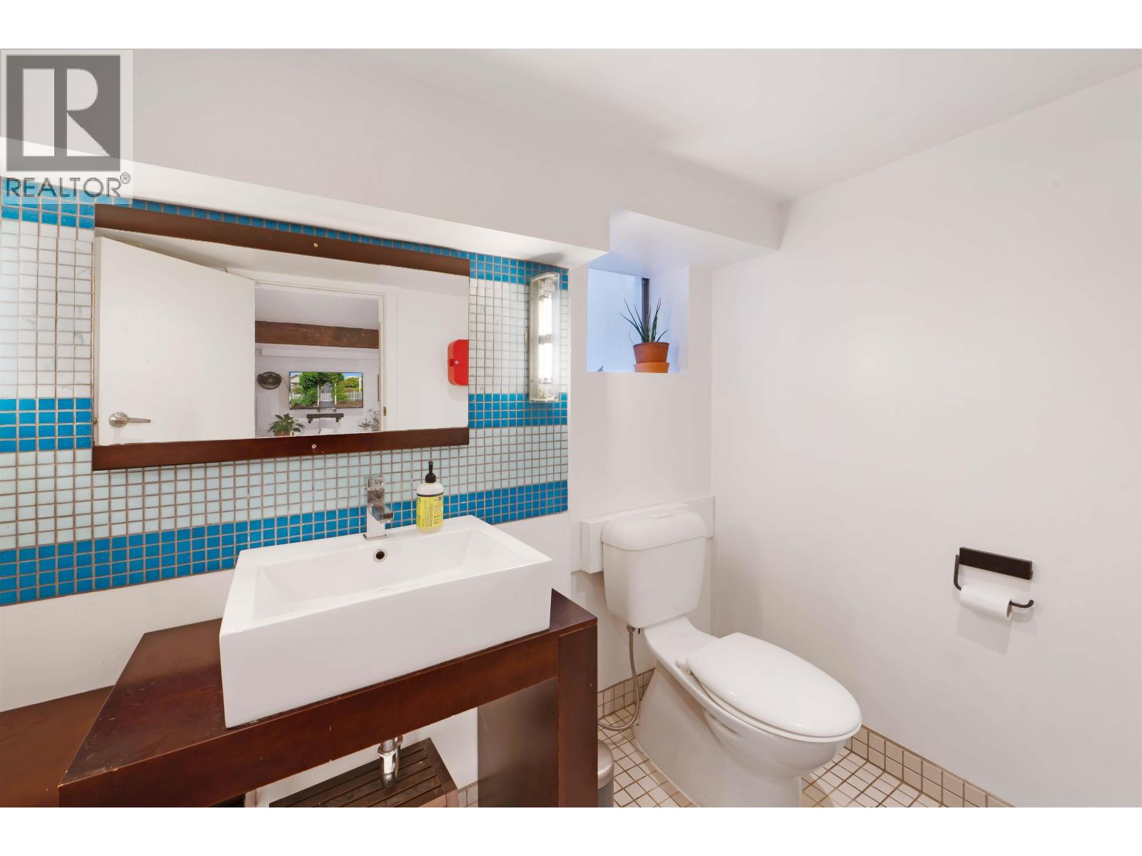 2677 Triumph Street, Vancouver, British Columbia  V5K 1T1 - Photo 12 - R3053154