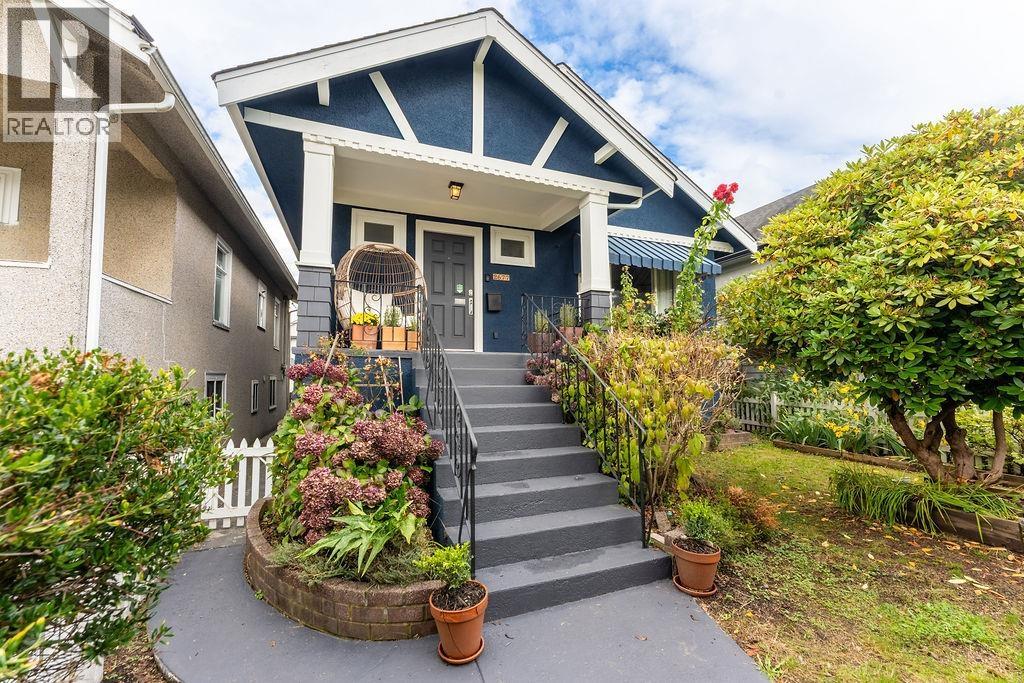 2677 Triumph Street, Vancouver, British Columbia  V5K 1T1 - Photo 2 - R3053154