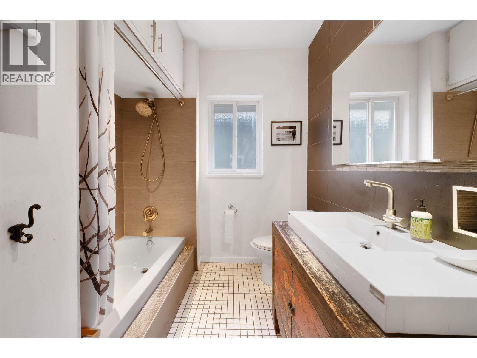 2677 Triumph Street, Vancouver, British Columbia  V5K 1T1 - Photo 11 - R3053154