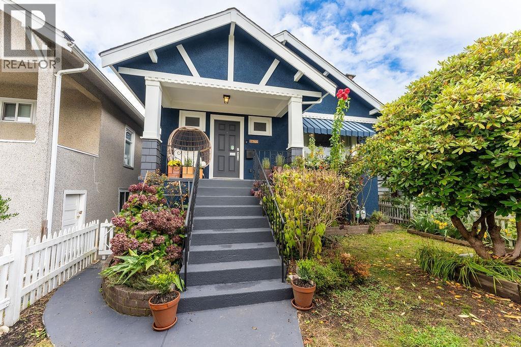 2677 TRIUMPH STREET, Vancouver, British Columbia