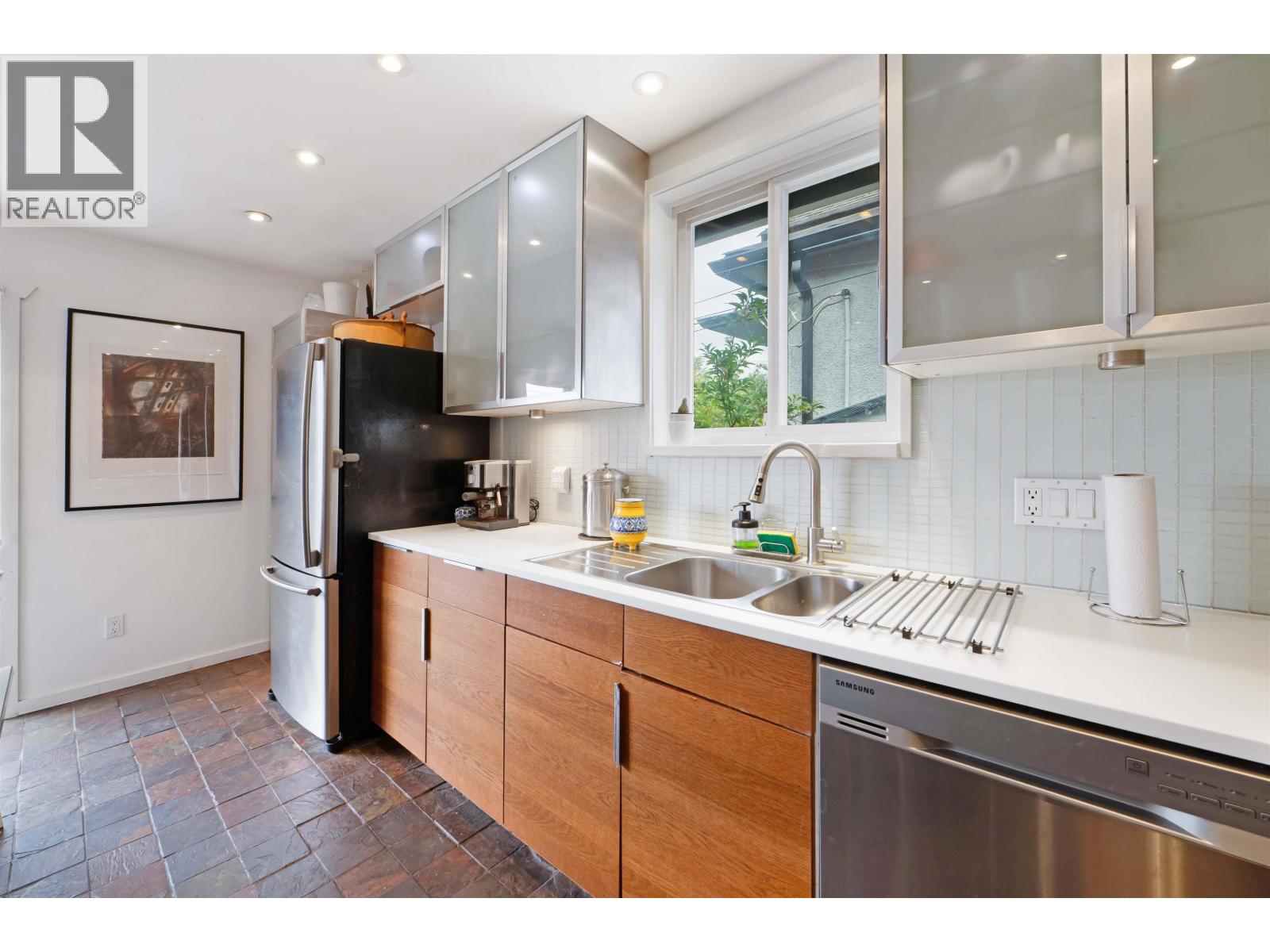 2677 Triumph Street, Vancouver, British Columbia  V5K 1T1 - Photo 8 - R3053154