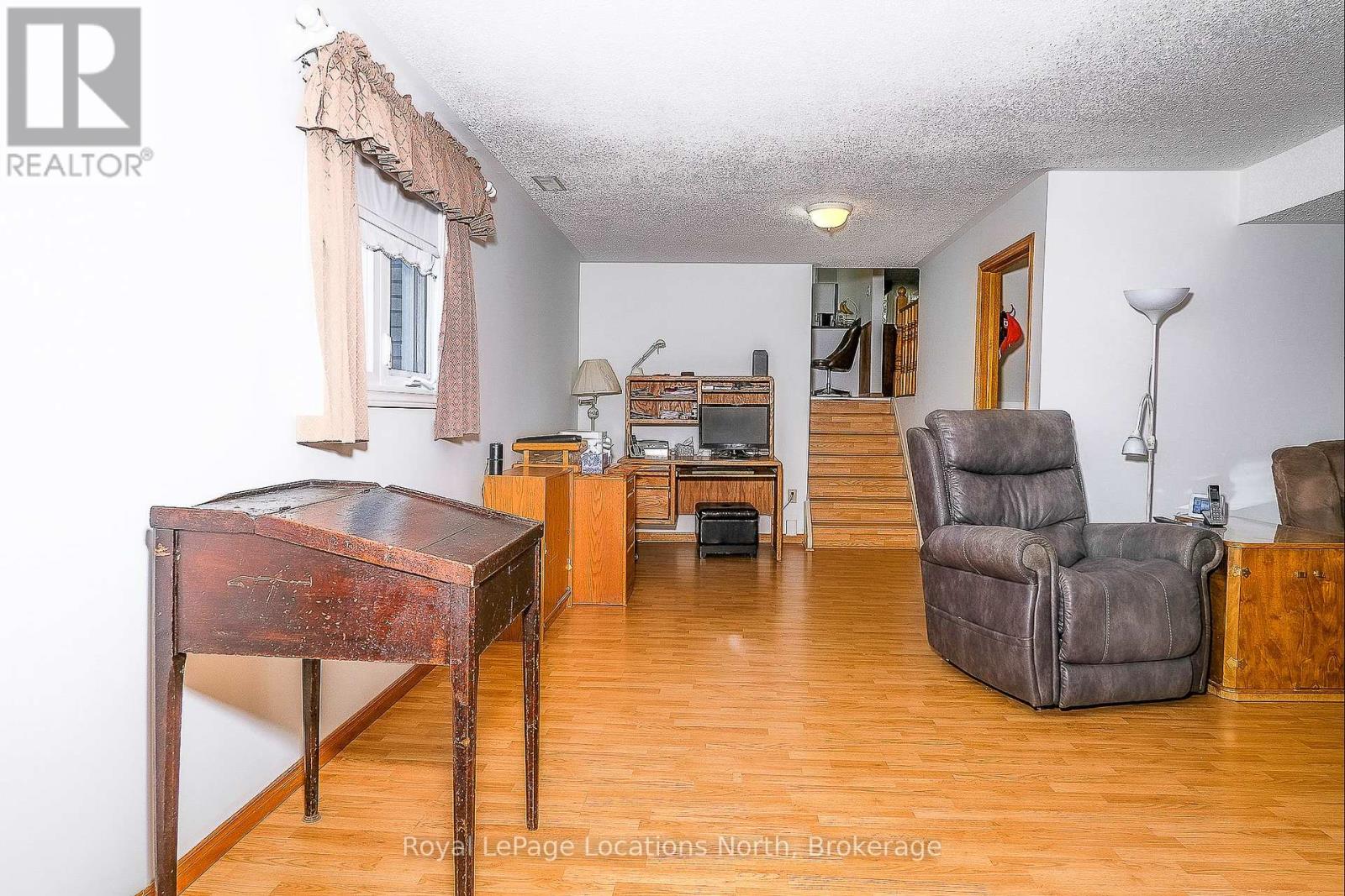 221 John Street, Clearview, Ontario  L0M 1S0 - Photo 23 - S12429112