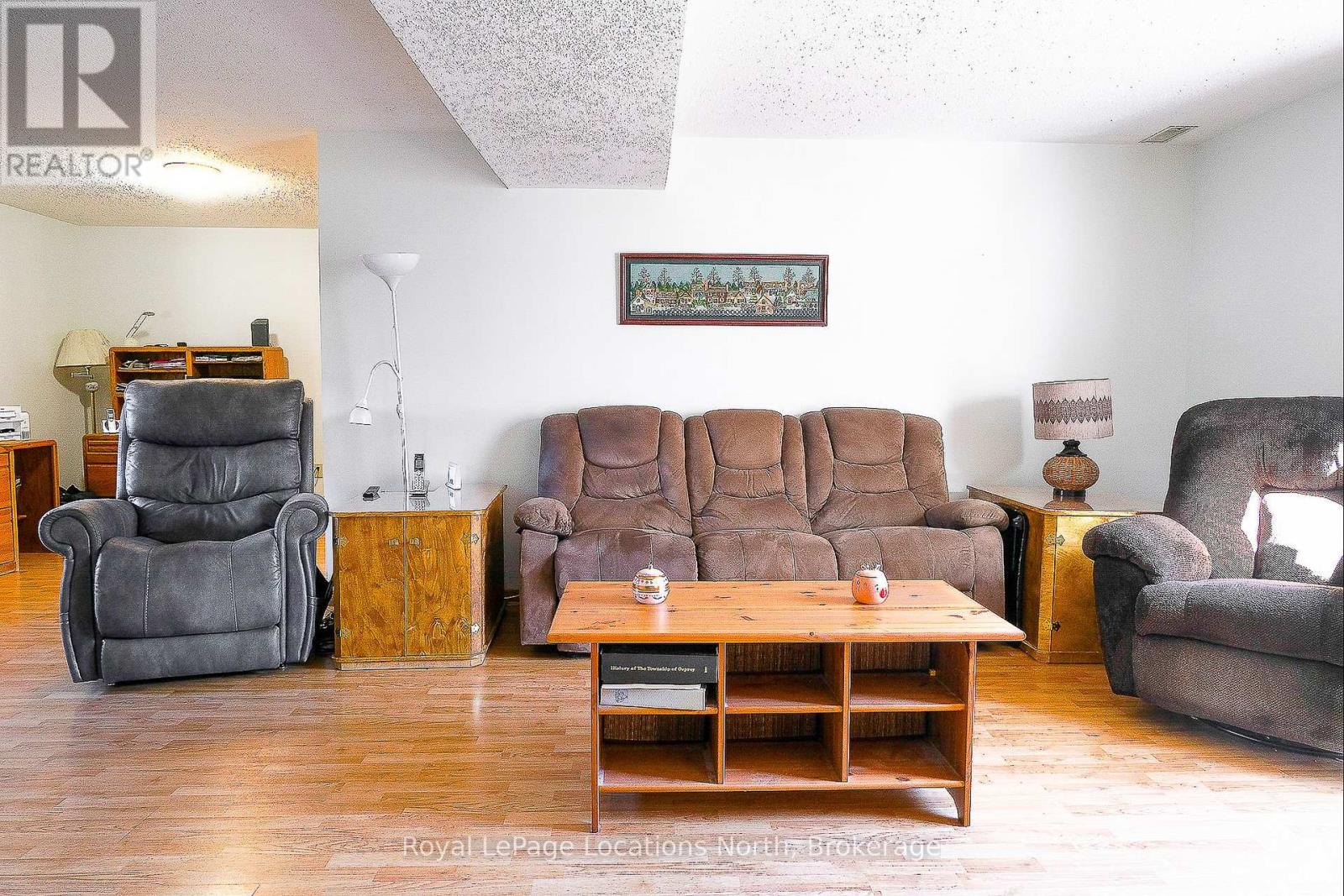 221 John Street, Clearview, Ontario  L0M 1S0 - Photo 24 - S12429112