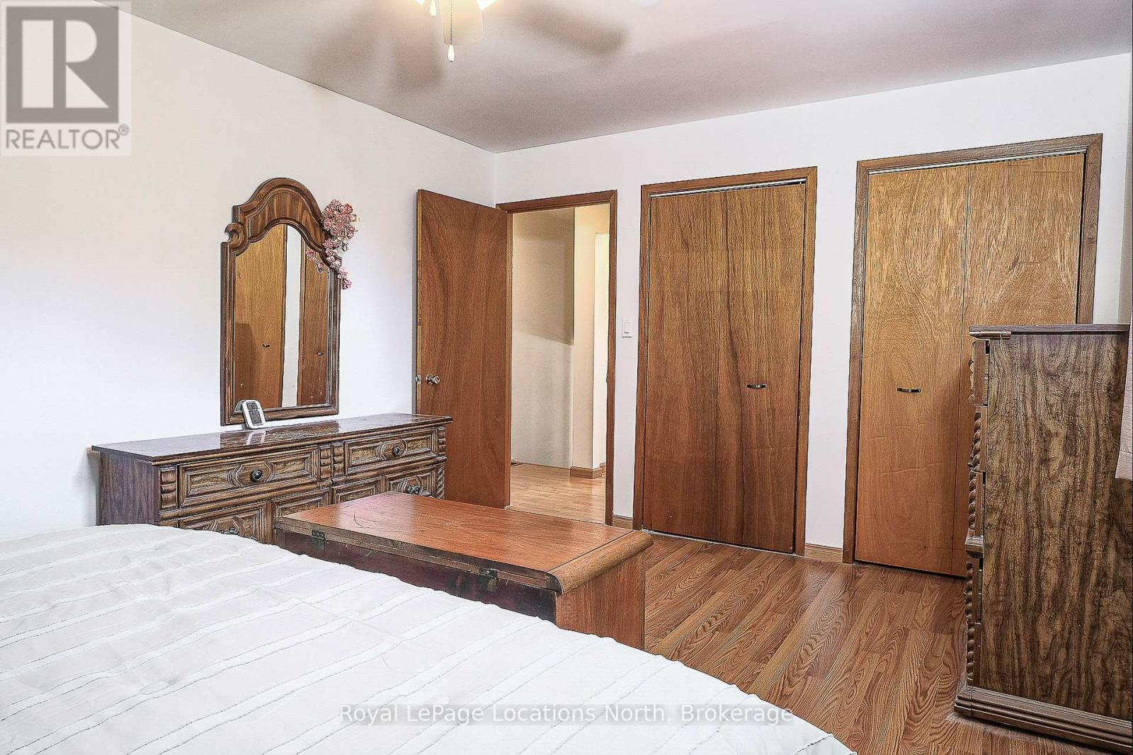 221 John Street, Clearview, Ontario  L0M 1S0 - Photo 18 - S12429112