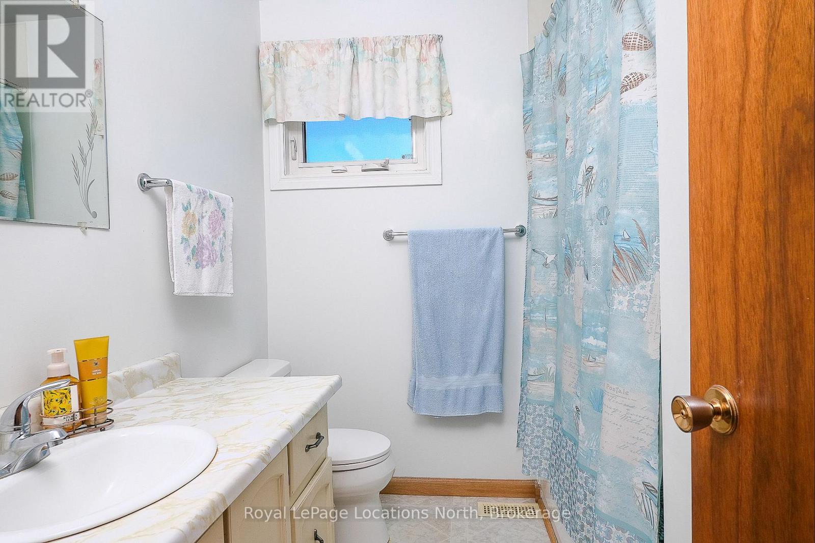221 John Street, Clearview, Ontario  L0M 1S0 - Photo 21 - S12429112