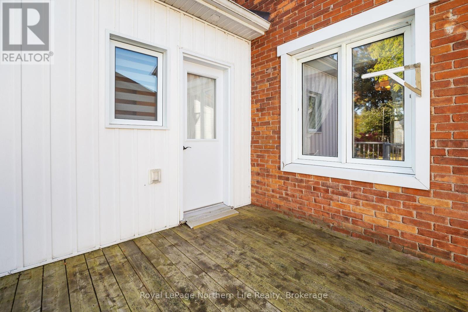 986 Main Street, North Bay, Ontario  P1B 2W1 - Photo 33 - X12437553