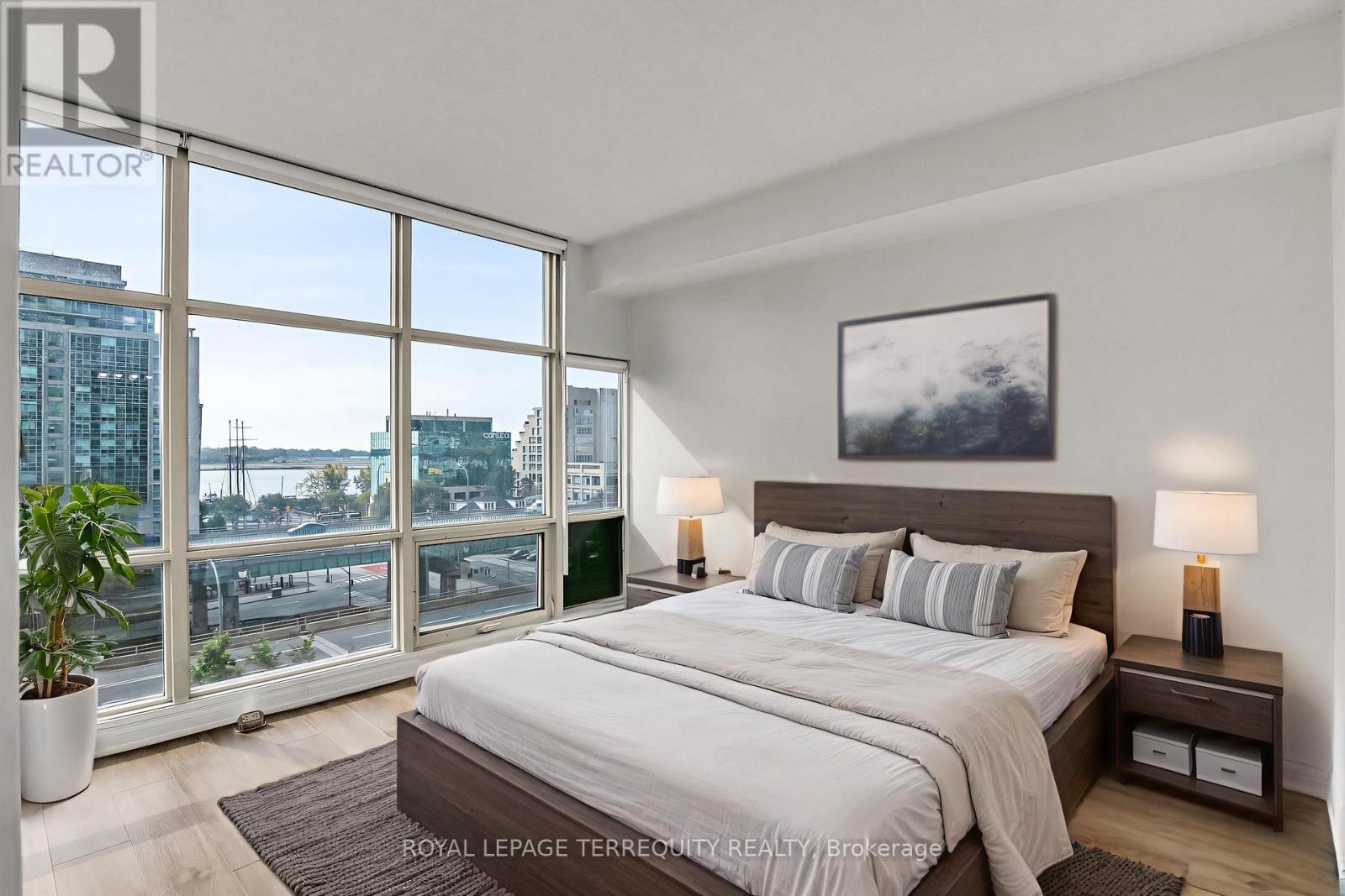 709 - 35 Mariner Terrace, Toronto, Ontario  M5V 3V9 - Photo 18 - C12424748