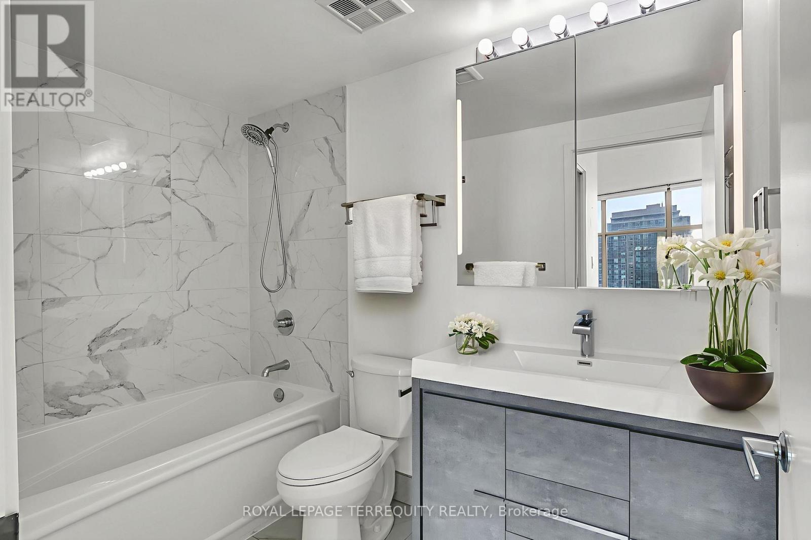 709 - 35 Mariner Terrace, Toronto, Ontario  M5V 3V9 - Photo 23 - C12424748