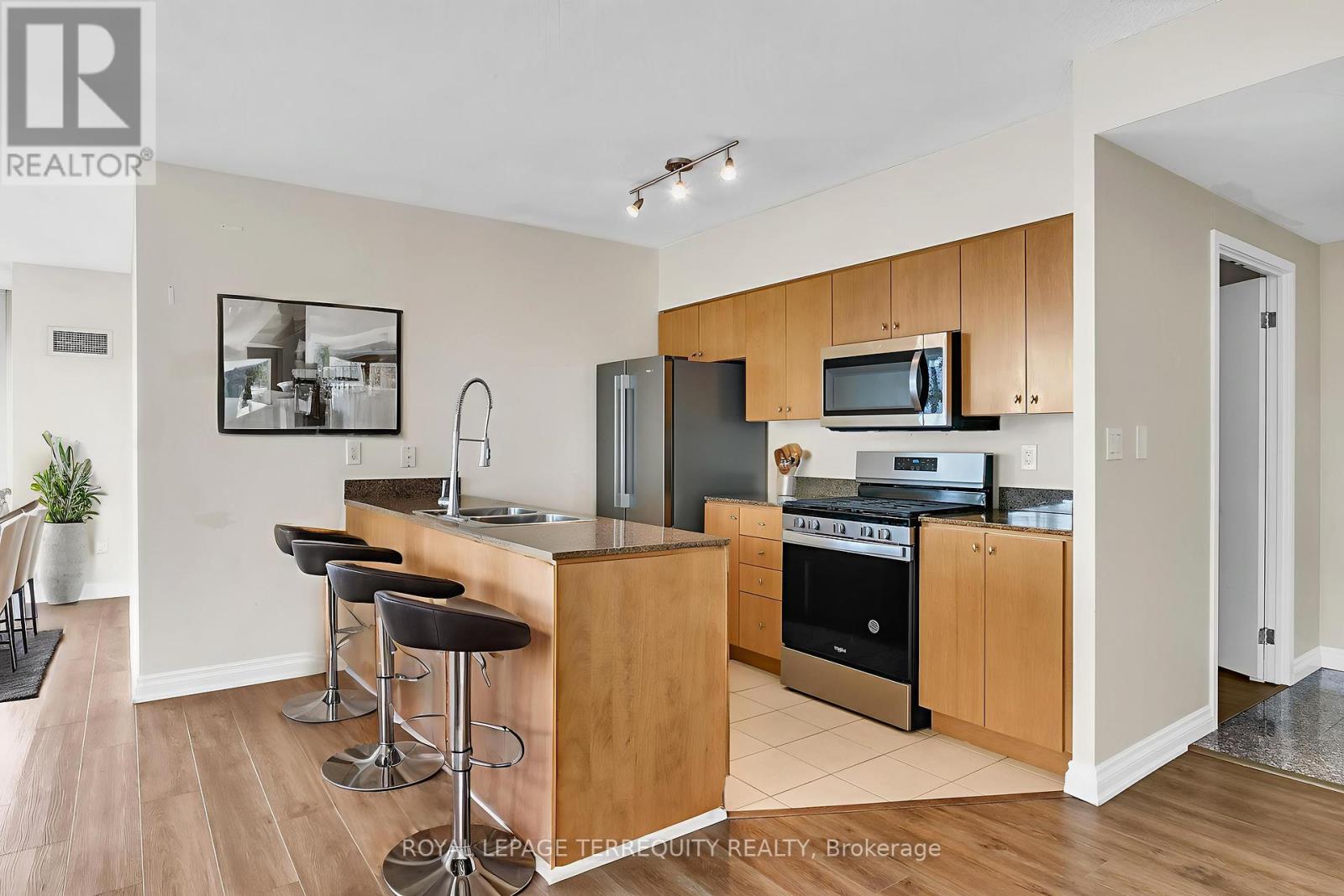 709 - 35 Mariner Terrace, Toronto, Ontario  M5V 3V9 - Photo 11 - C12424748
