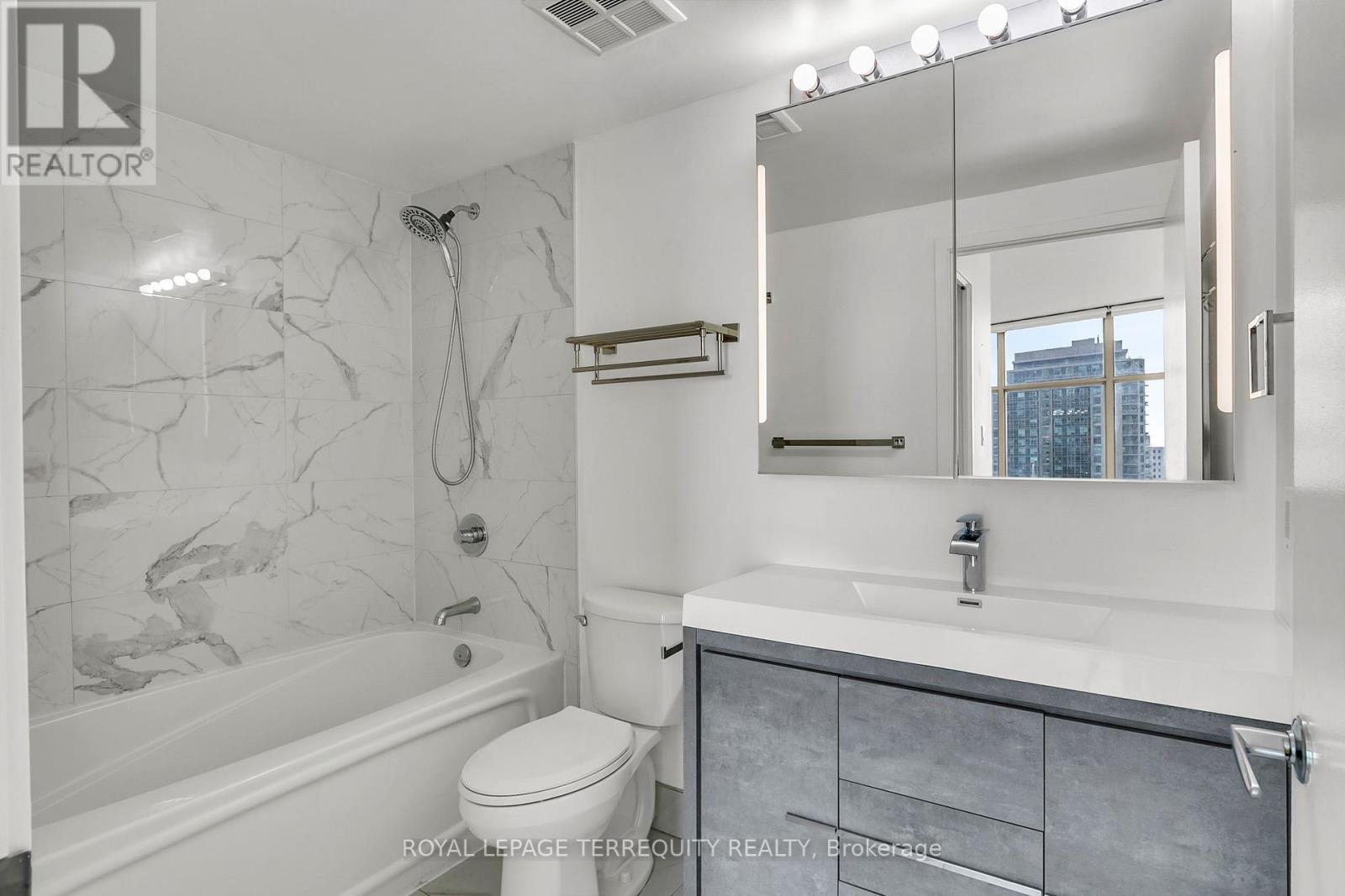 709 - 35 Mariner Terrace, Toronto, Ontario  M5V 3V9 - Photo 22 - C12424748