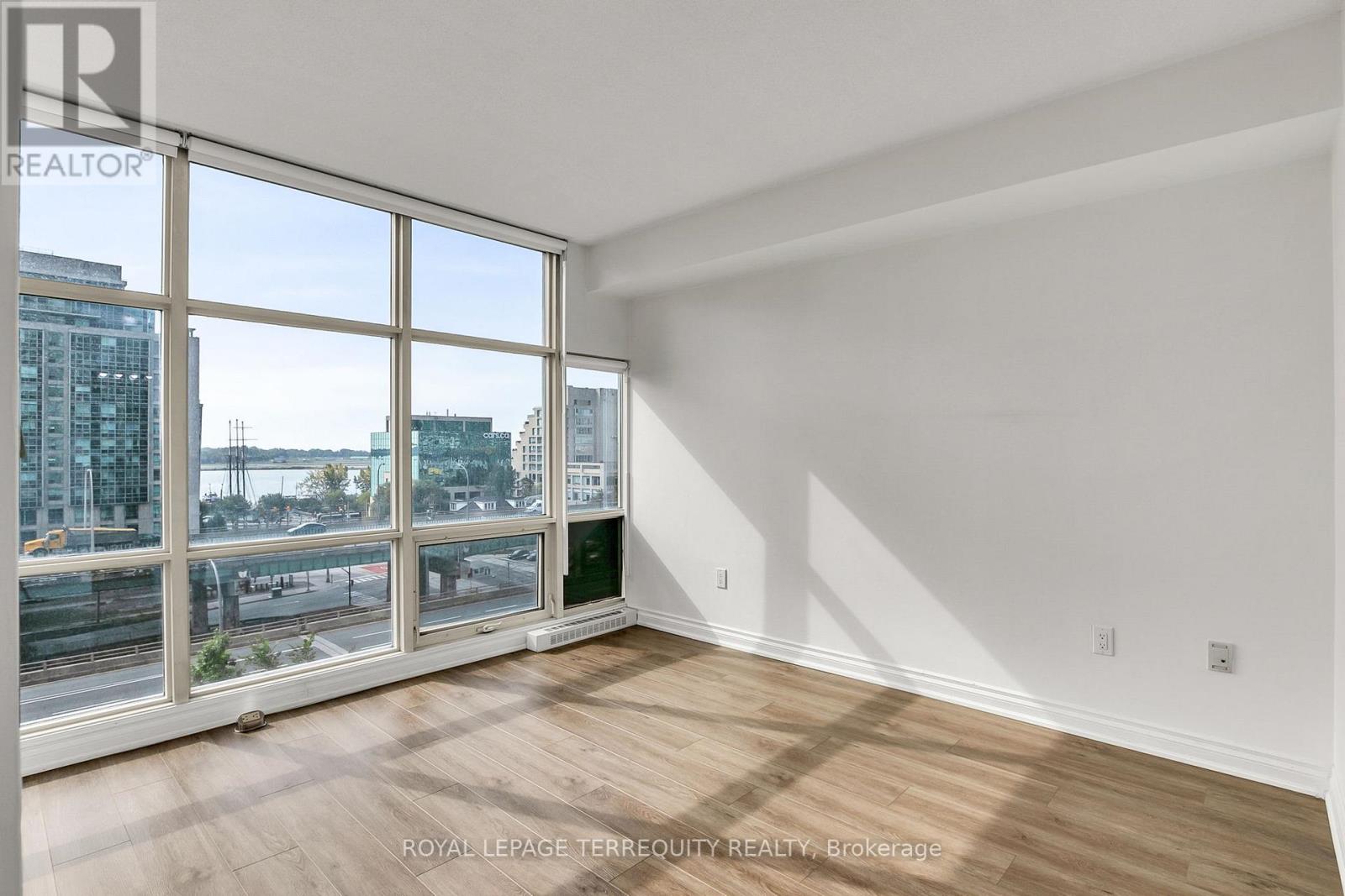 709 - 35 Mariner Terrace, Toronto, Ontario  M5V 3V9 - Photo 17 - C12424748