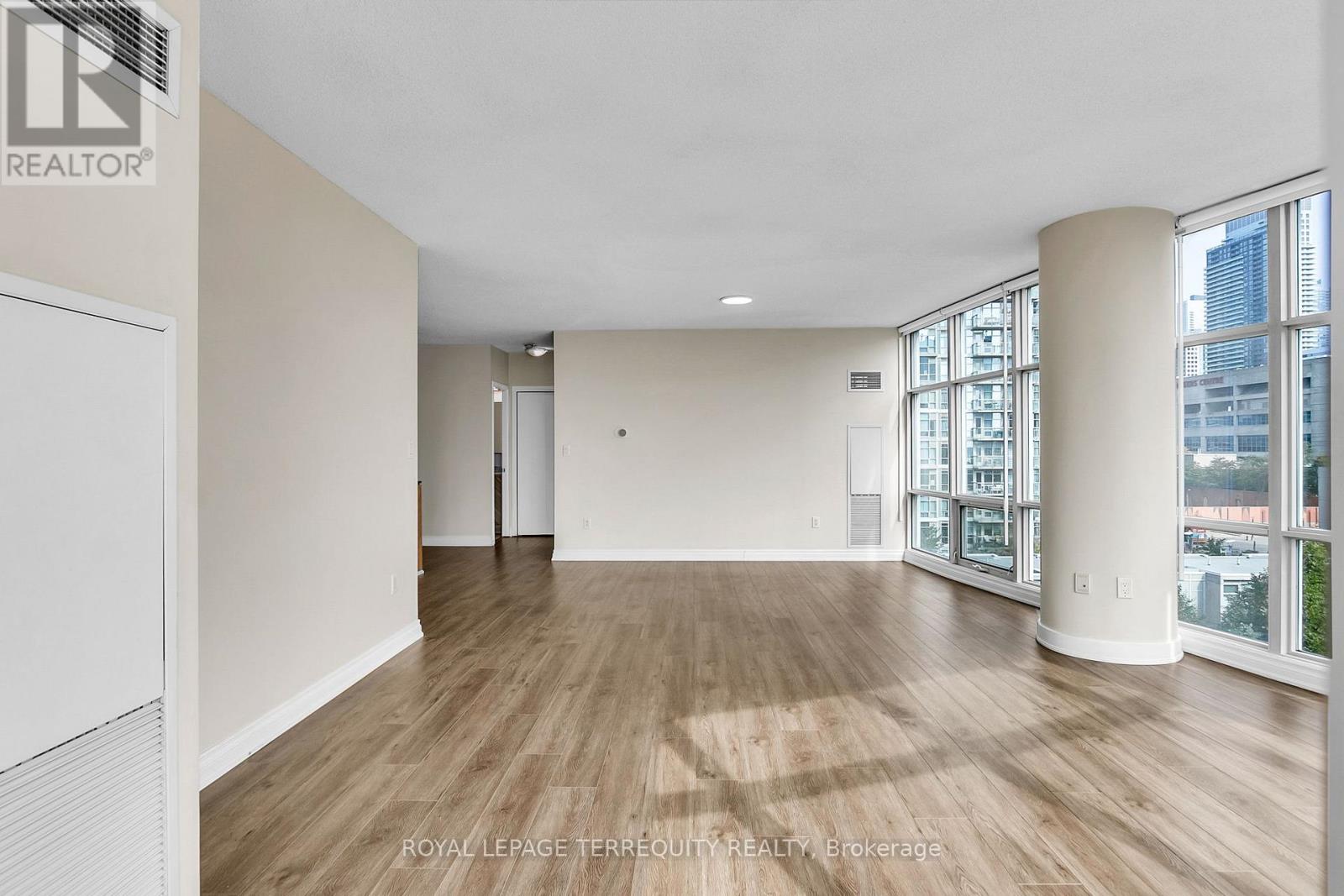 709 - 35 Mariner Terrace, Toronto, Ontario  M5V 3V9 - Photo 6 - C12424748