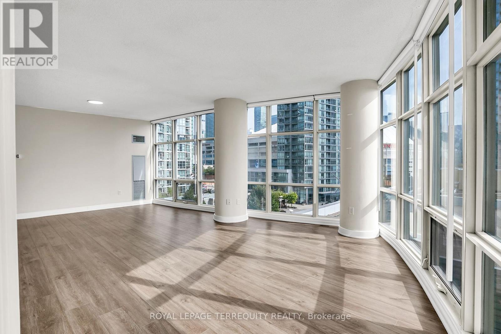709 - 35 Mariner Terrace, Toronto, Ontario  M5V 3V9 - Photo 5 - C12424748
