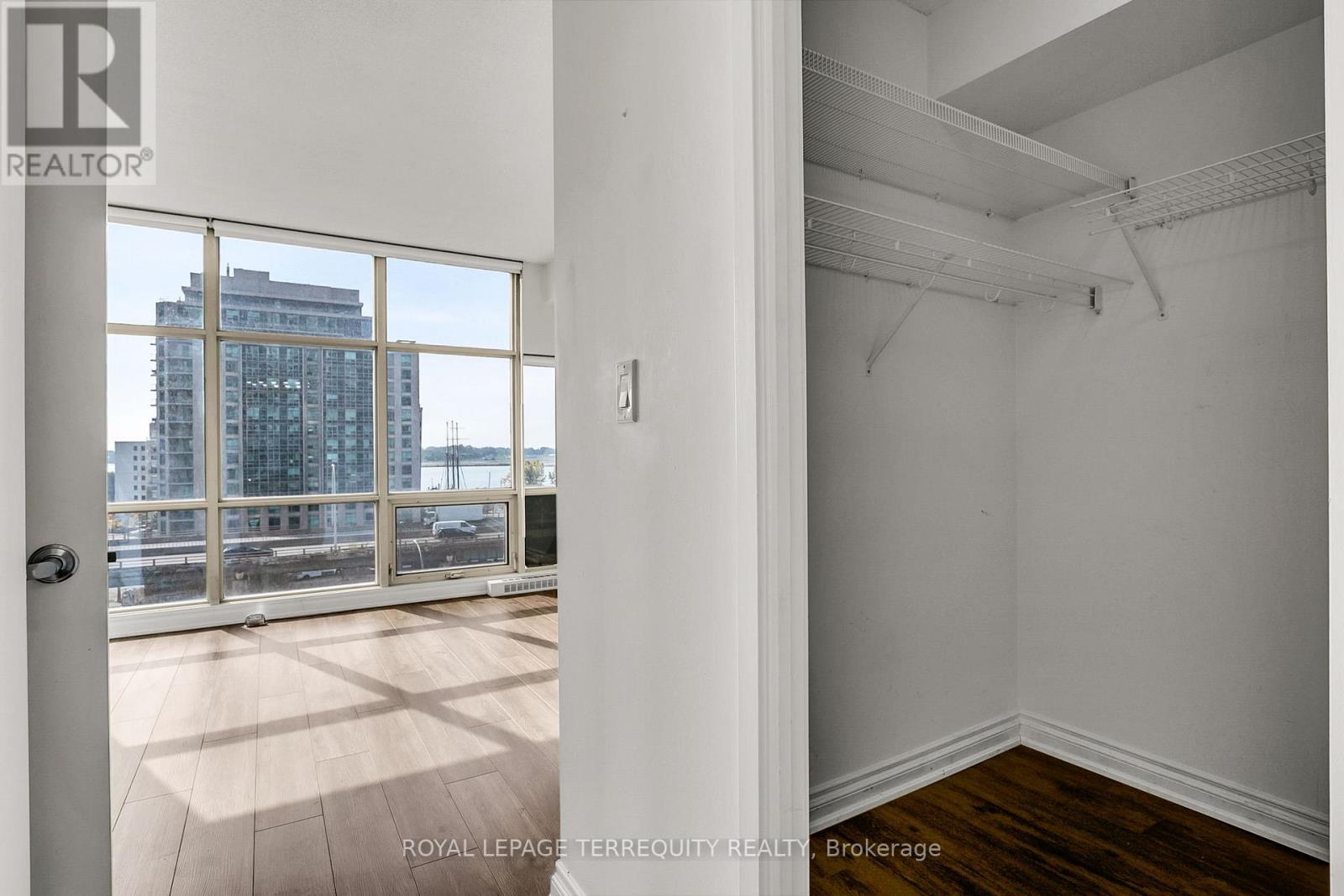 709 - 35 Mariner Terrace, Toronto, Ontario  M5V 3V9 - Photo 21 - C12424748