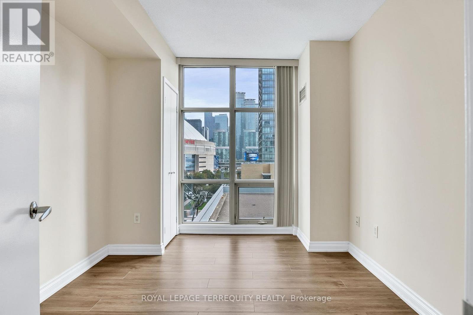 709 - 35 Mariner Terrace, Toronto, Ontario  M5V 3V9 - Photo 24 - C12424748