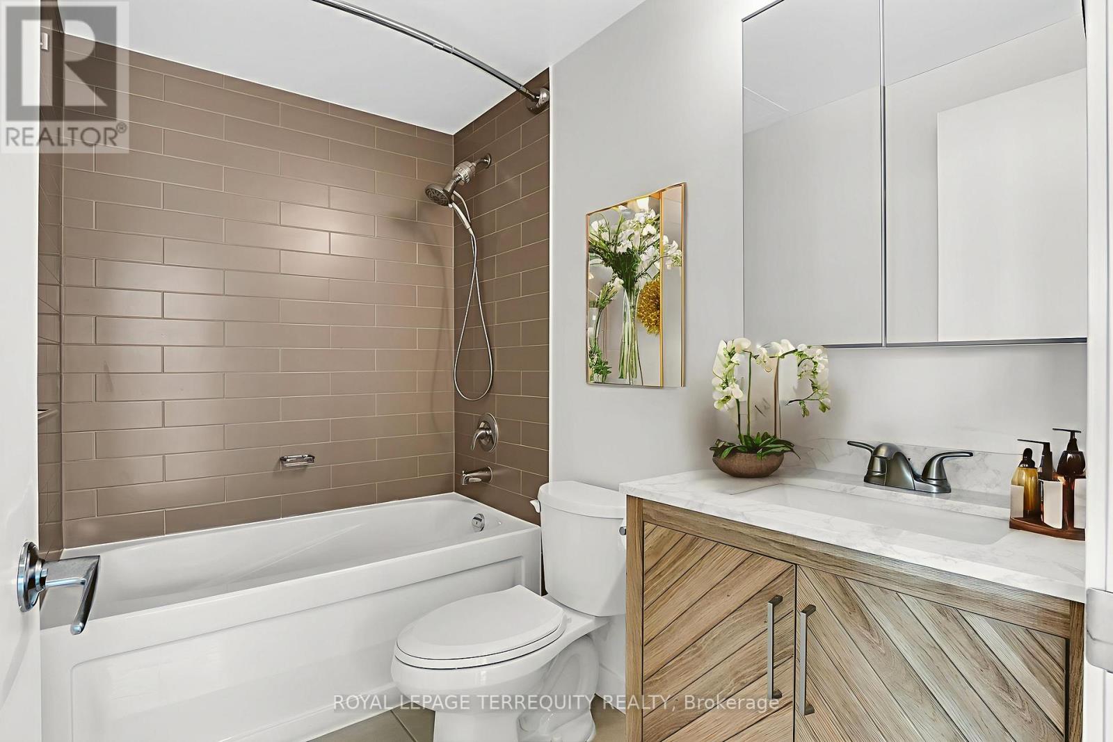 709 - 35 Mariner Terrace, Toronto, Ontario  M5V 3V9 - Photo 28 - C12424748