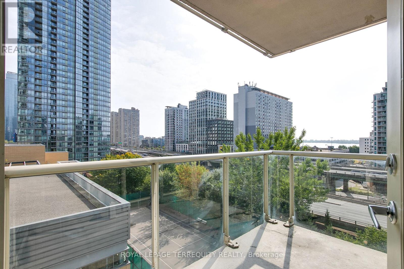 709 - 35 Mariner Terrace, Toronto, Ontario  M5V 3V9 - Photo 31 - C12424748