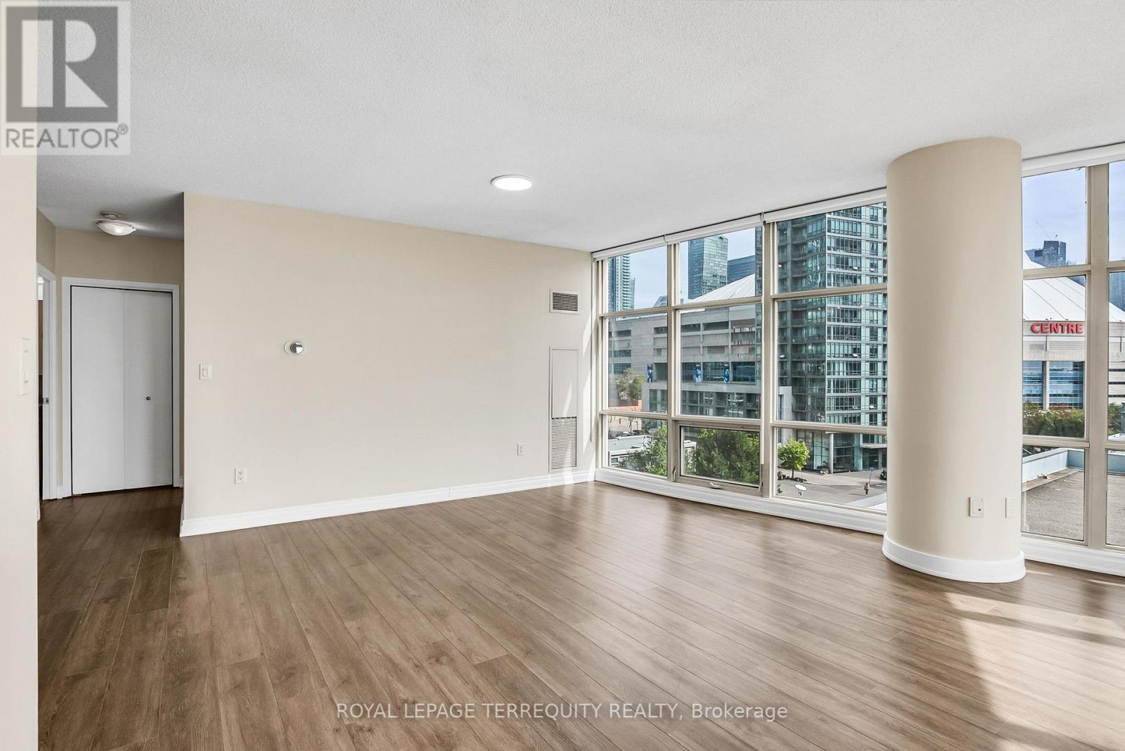 709 - 35 Mariner Terrace, Toronto, Ontario  M5V 3V9 - Photo 3 - C12424748