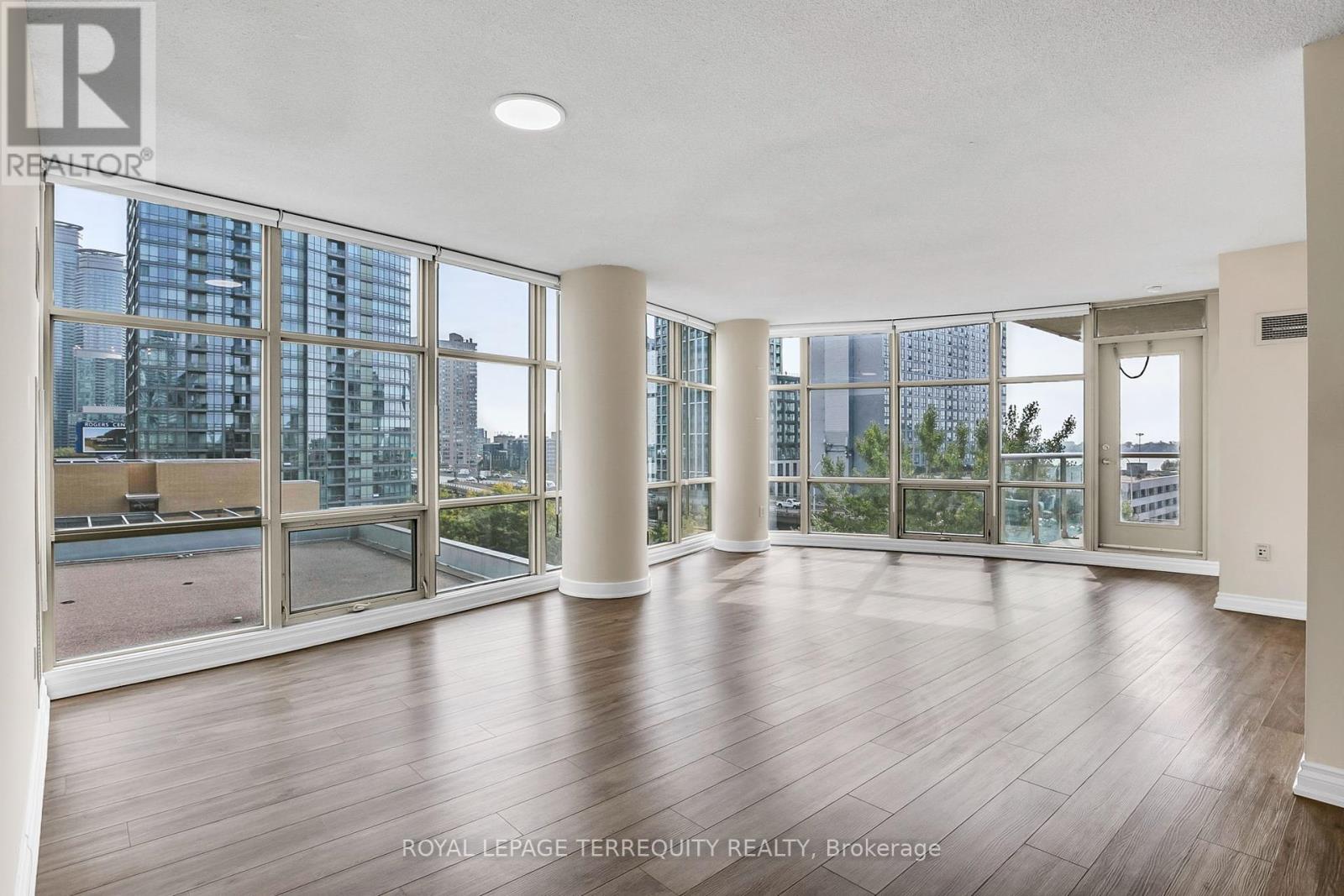 709 - 35 Mariner Terrace, Toronto, Ontario  M5V 3V9 - Photo 7 - C12424748