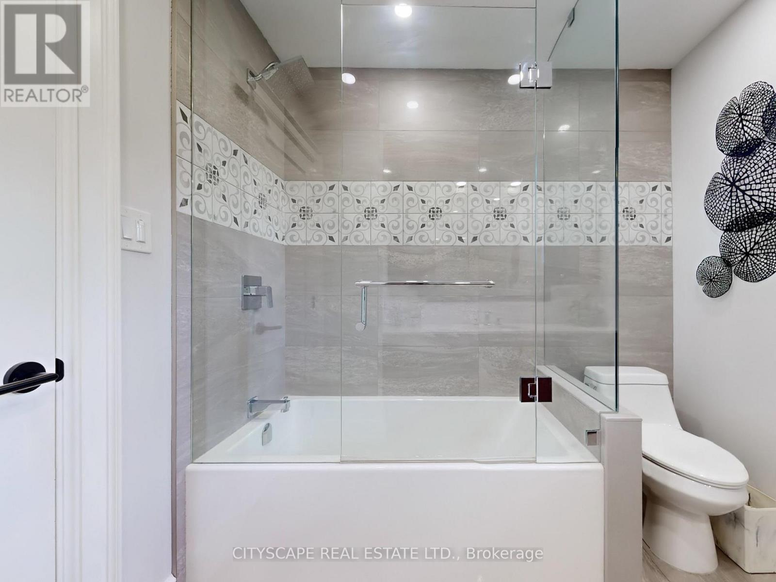 2585 Kenna Court, Mississauga, Ontario  L5K 2K4 - Photo 24 - W12433849