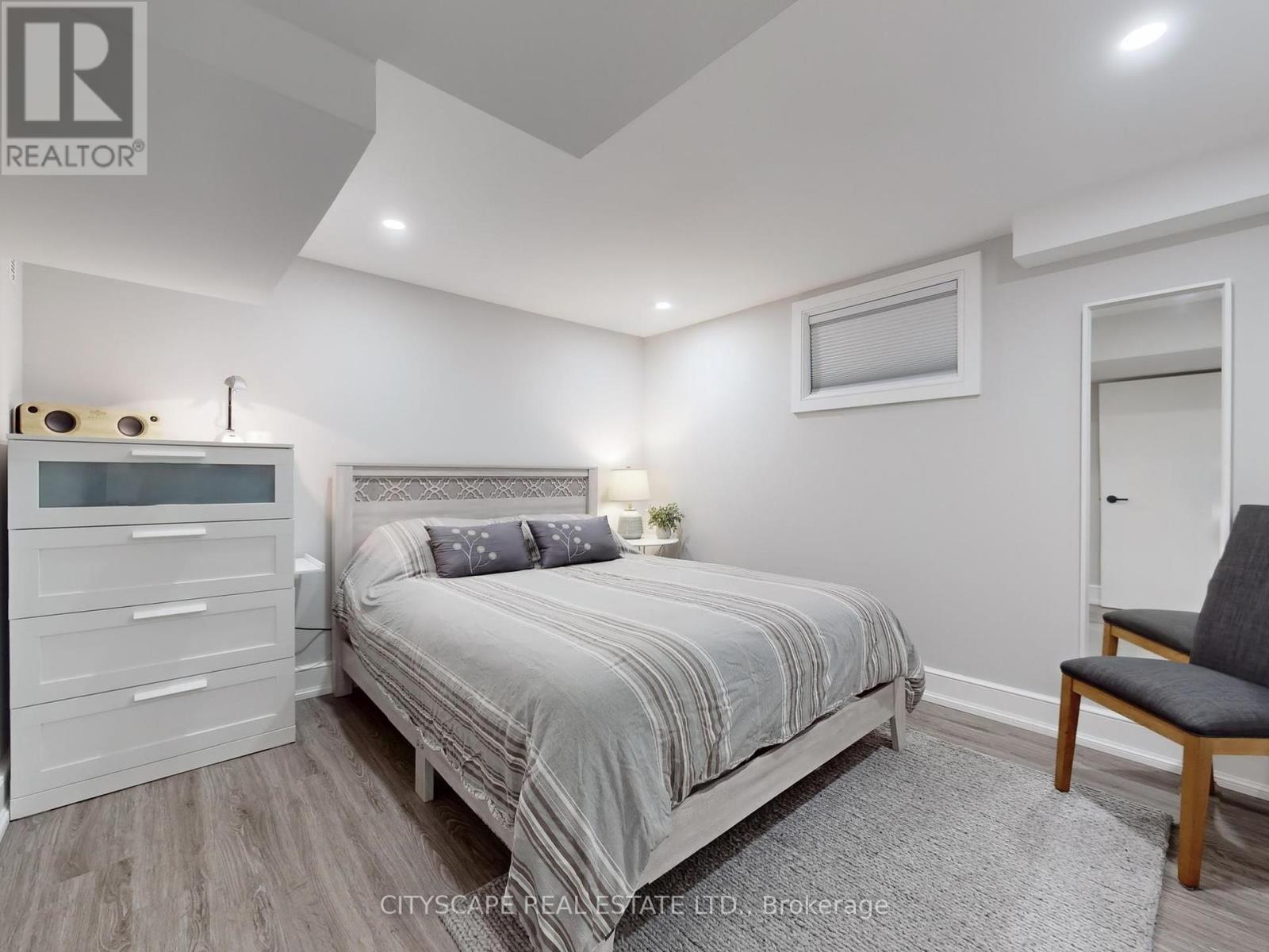 2585 Kenna Court, Mississauga, Ontario  L5K 2K4 - Photo 32 - W12433849