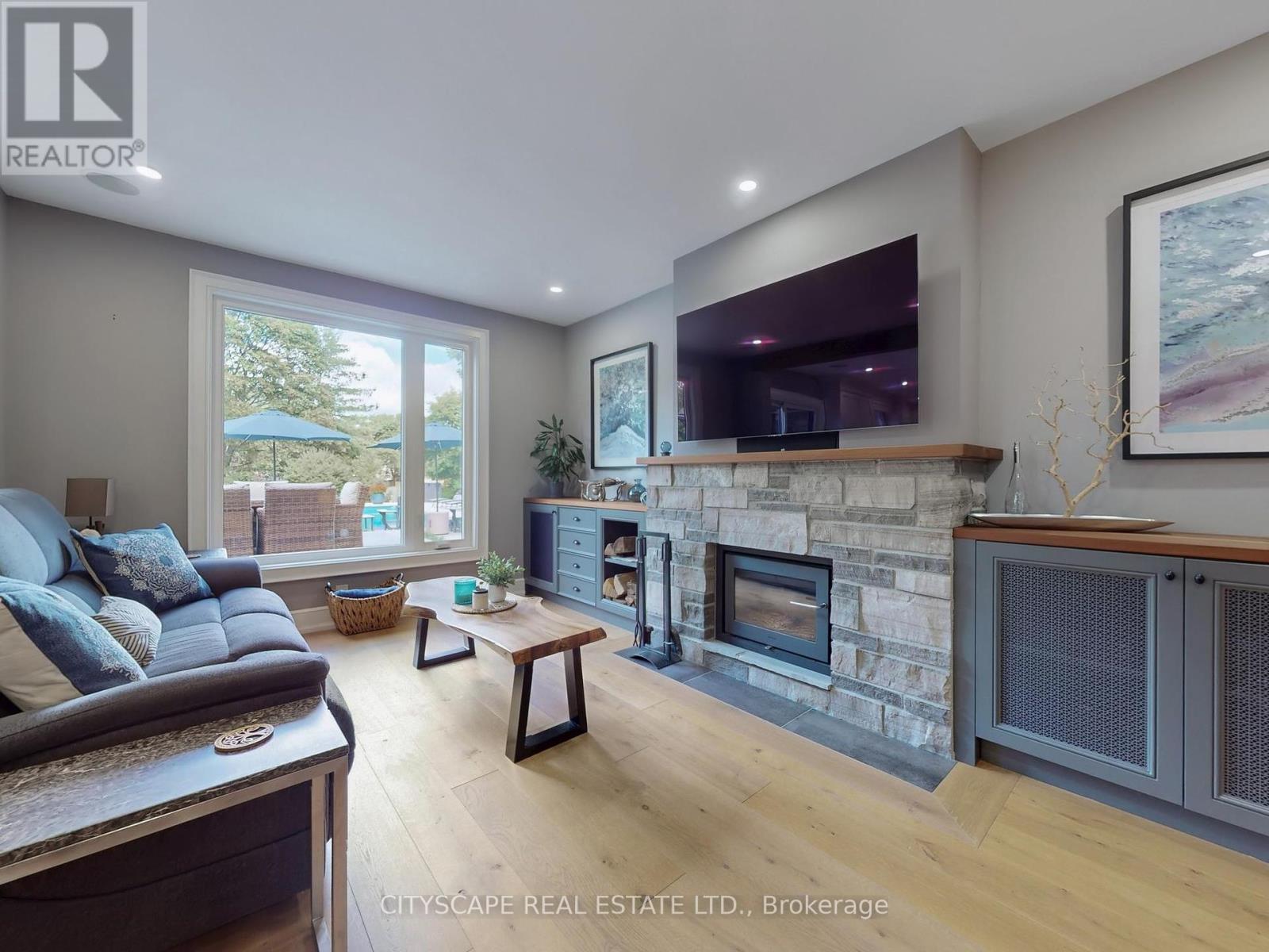 2585 Kenna Court, Mississauga, Ontario  L5K 2K4 - Photo 5 - W12433849