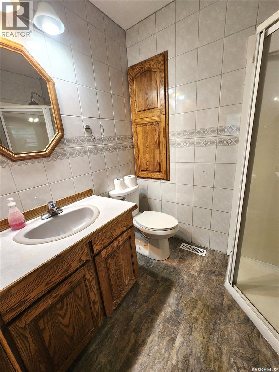 514 1st Avenue E, Lampman, Saskatchewan  S0C 1N0 - Photo 27 - SK019310