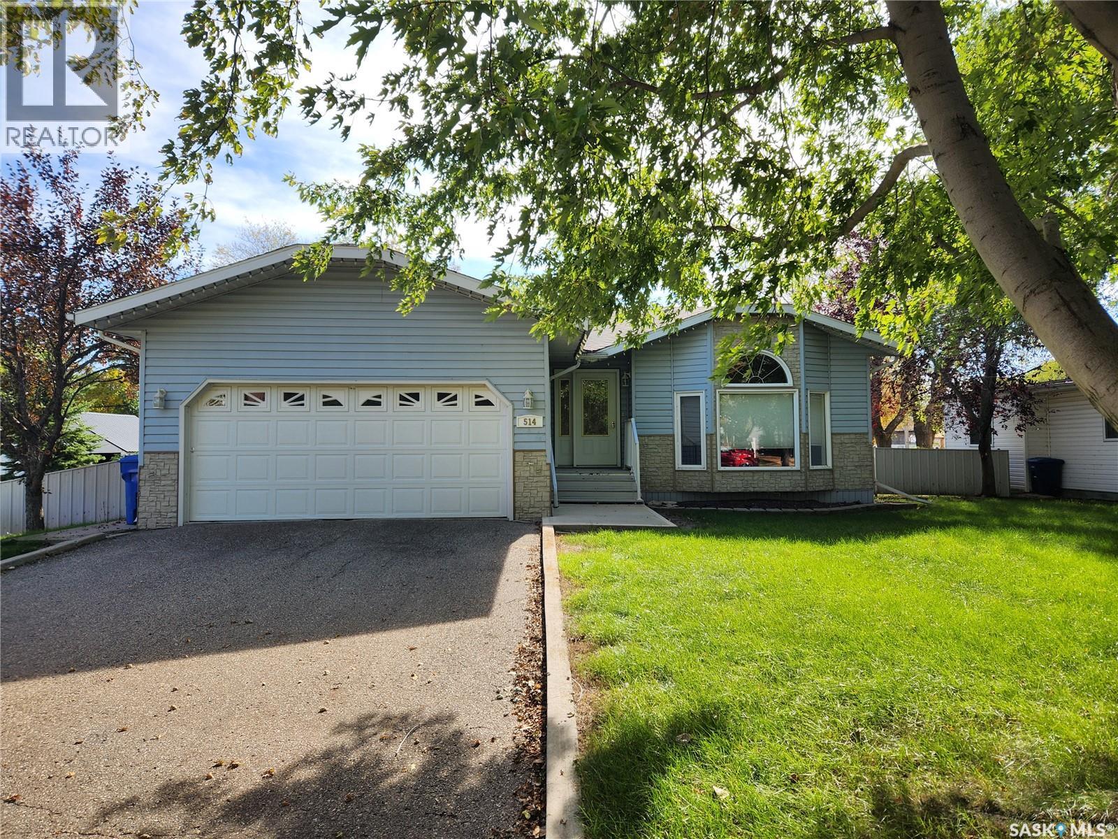 514 1st AVENUE E, Lampman, Saskatchewan