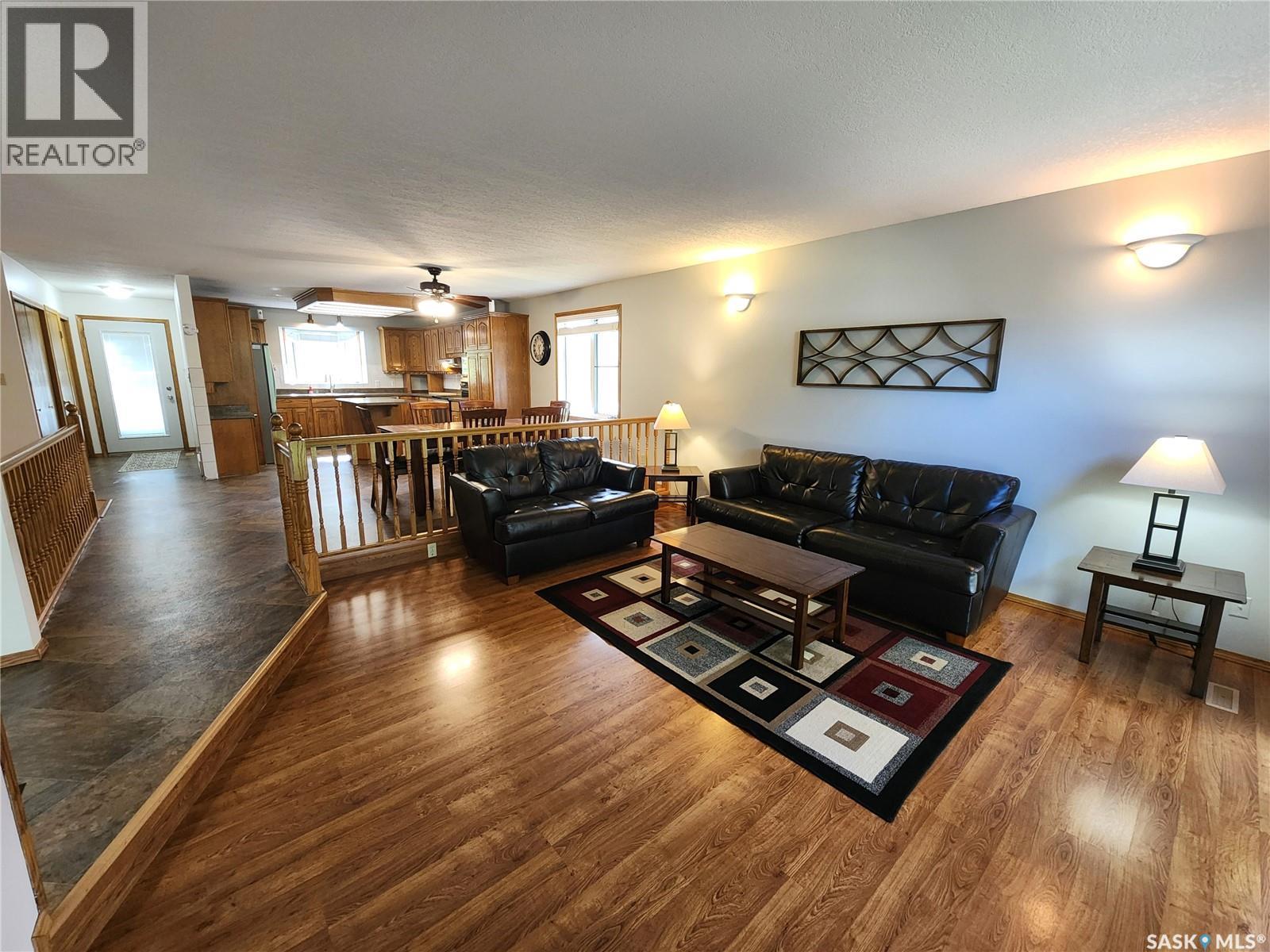 514 1st Avenue E, Lampman, Saskatchewan  S0C 1N0 - Photo 4 - SK019310