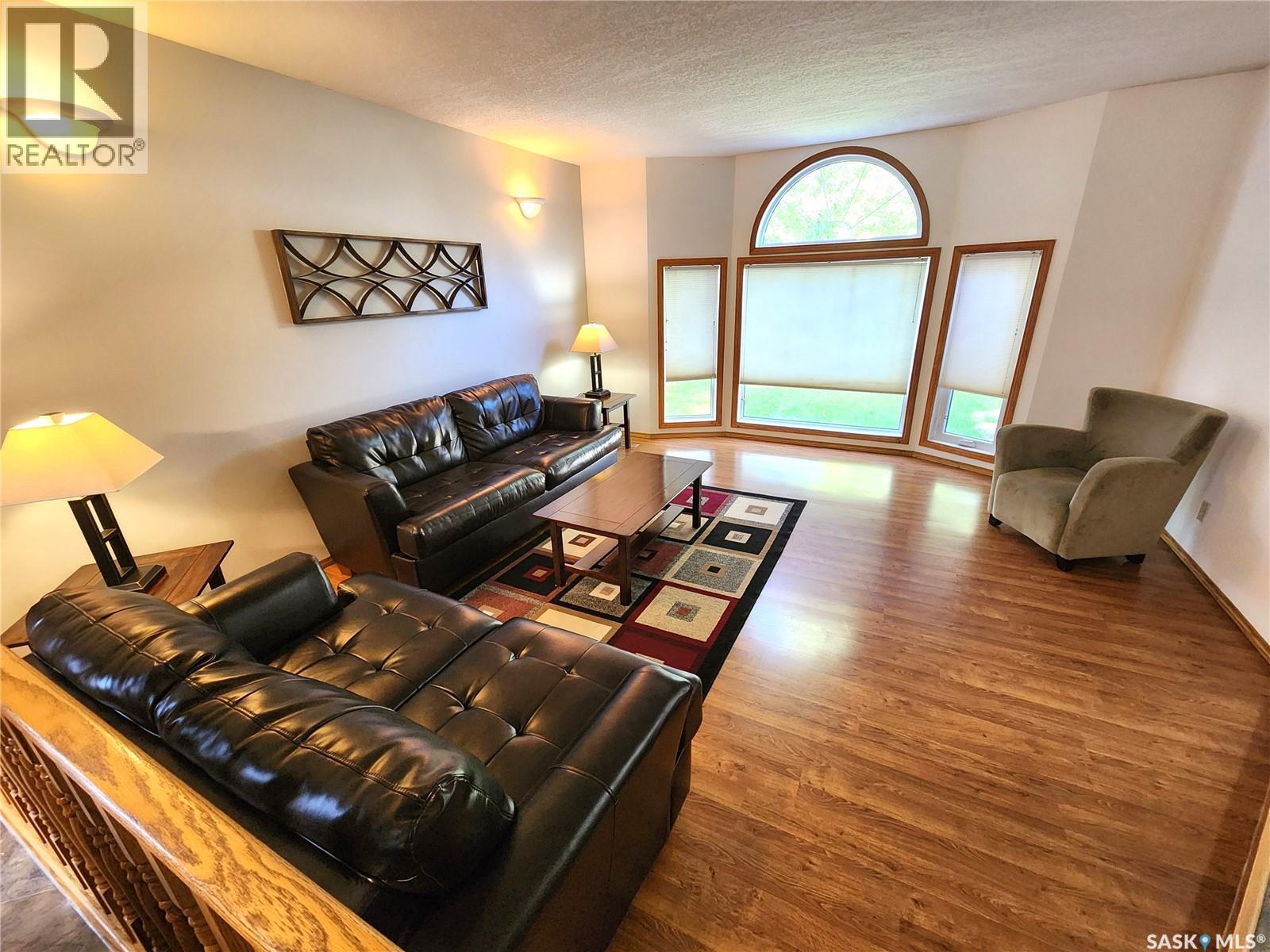 514 1st Avenue E, Lampman, Saskatchewan  S0C 1N0 - Photo 6 - SK019310