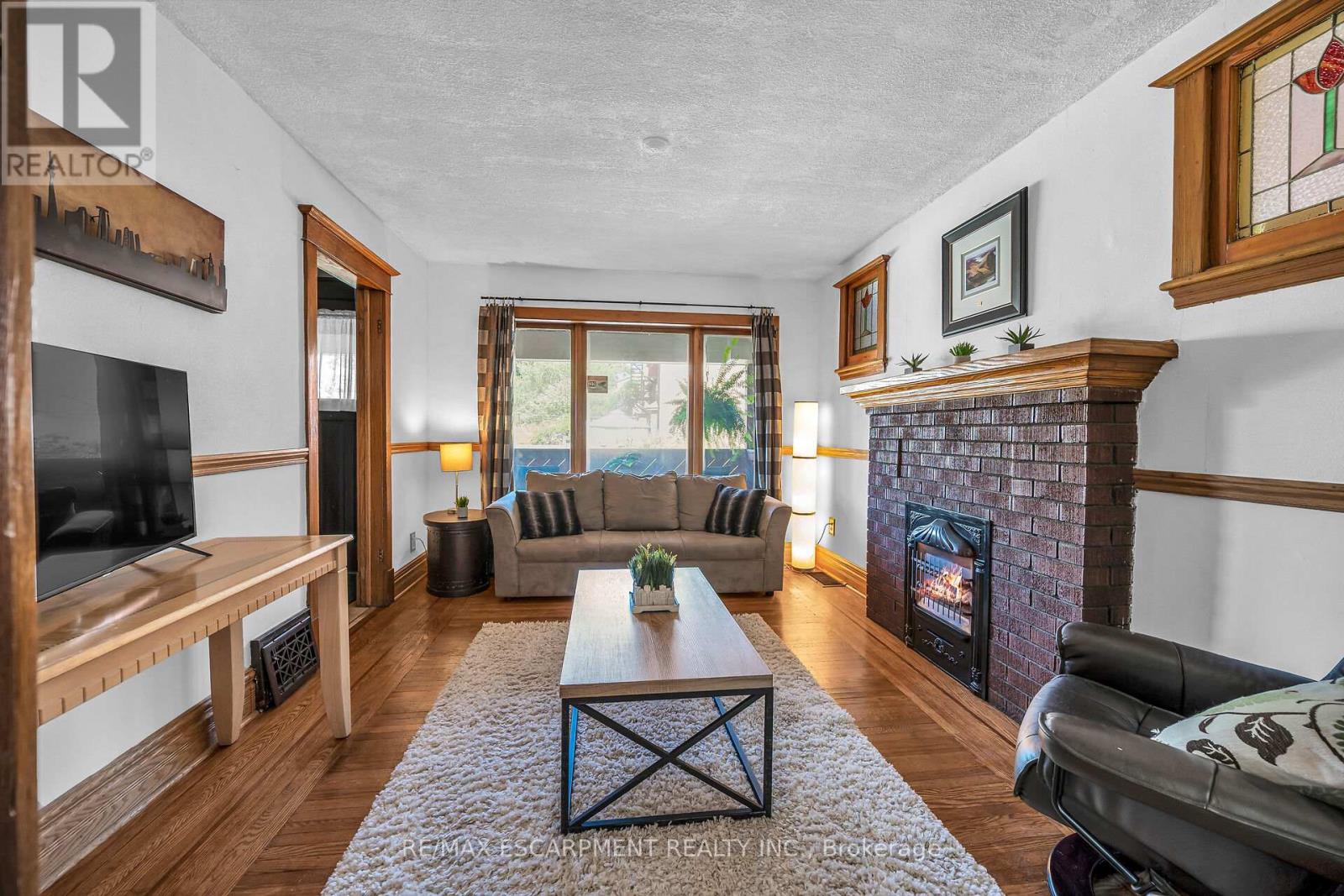 126 Cumberland Avenue, Hamilton, Ontario  L8M 1Z3 - Photo 4 - X12429613