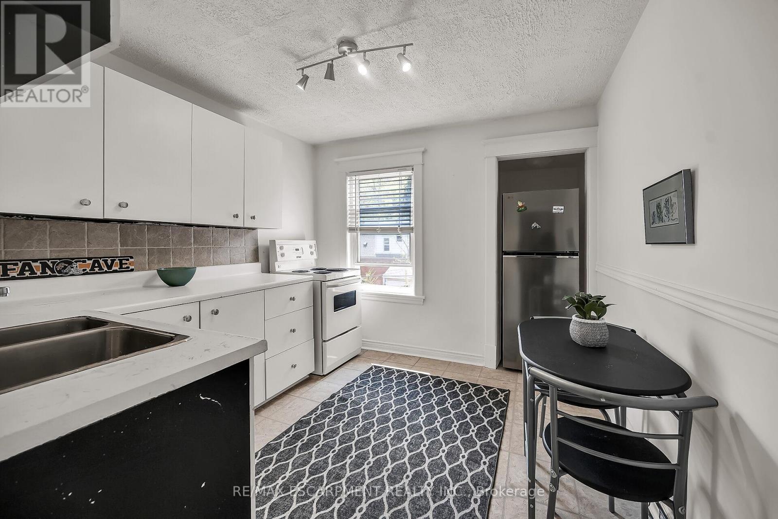 126 Cumberland Avenue, Hamilton, Ontario  L8M 1Z3 - Photo 8 - X12429613