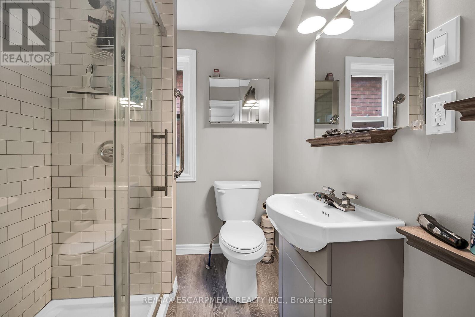 126 Cumberland Avenue, Hamilton, Ontario  L8M 1Z3 - Photo 9 - X12429613