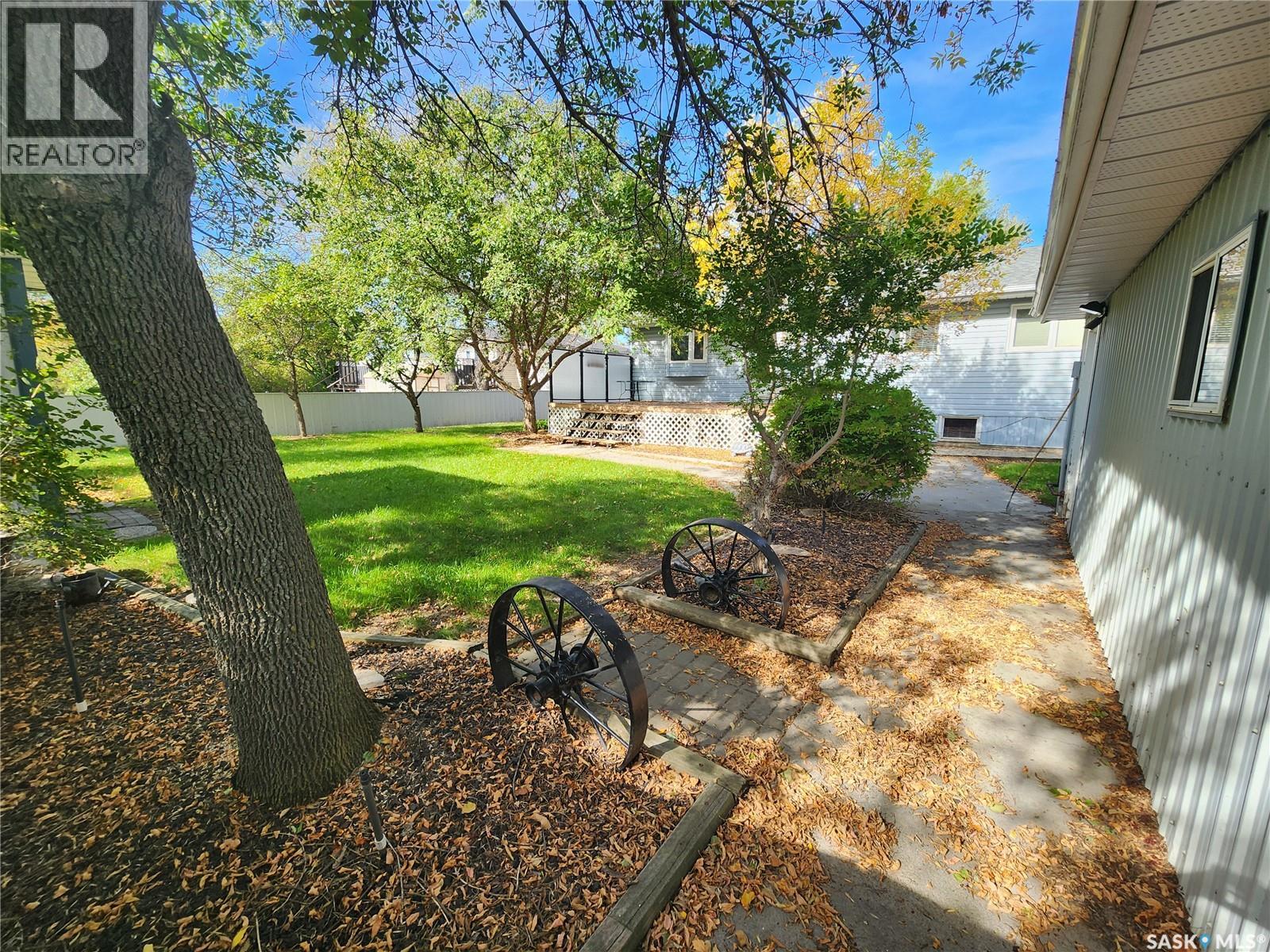 514 1st Avenue E, Lampman, Saskatchewan  S0C 1N0 - Photo 45 - SK019310