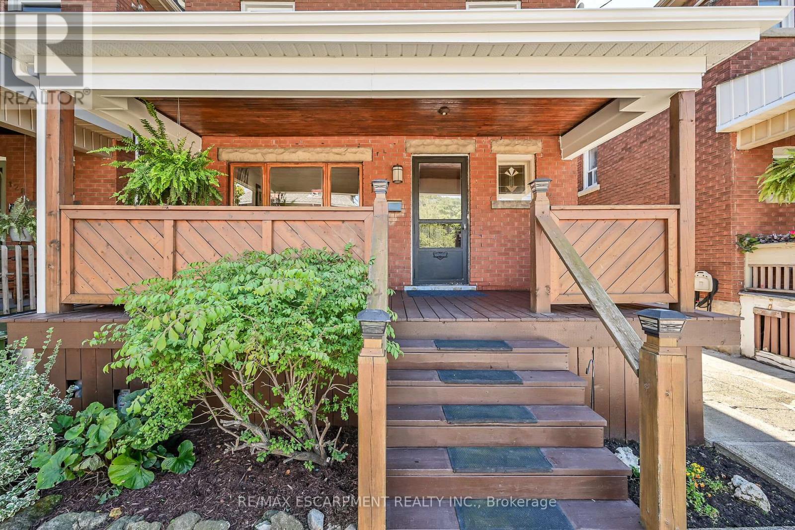 126 Cumberland Avenue, Hamilton, Ontario  L8M 1Z3 - Photo 2 - X12429613