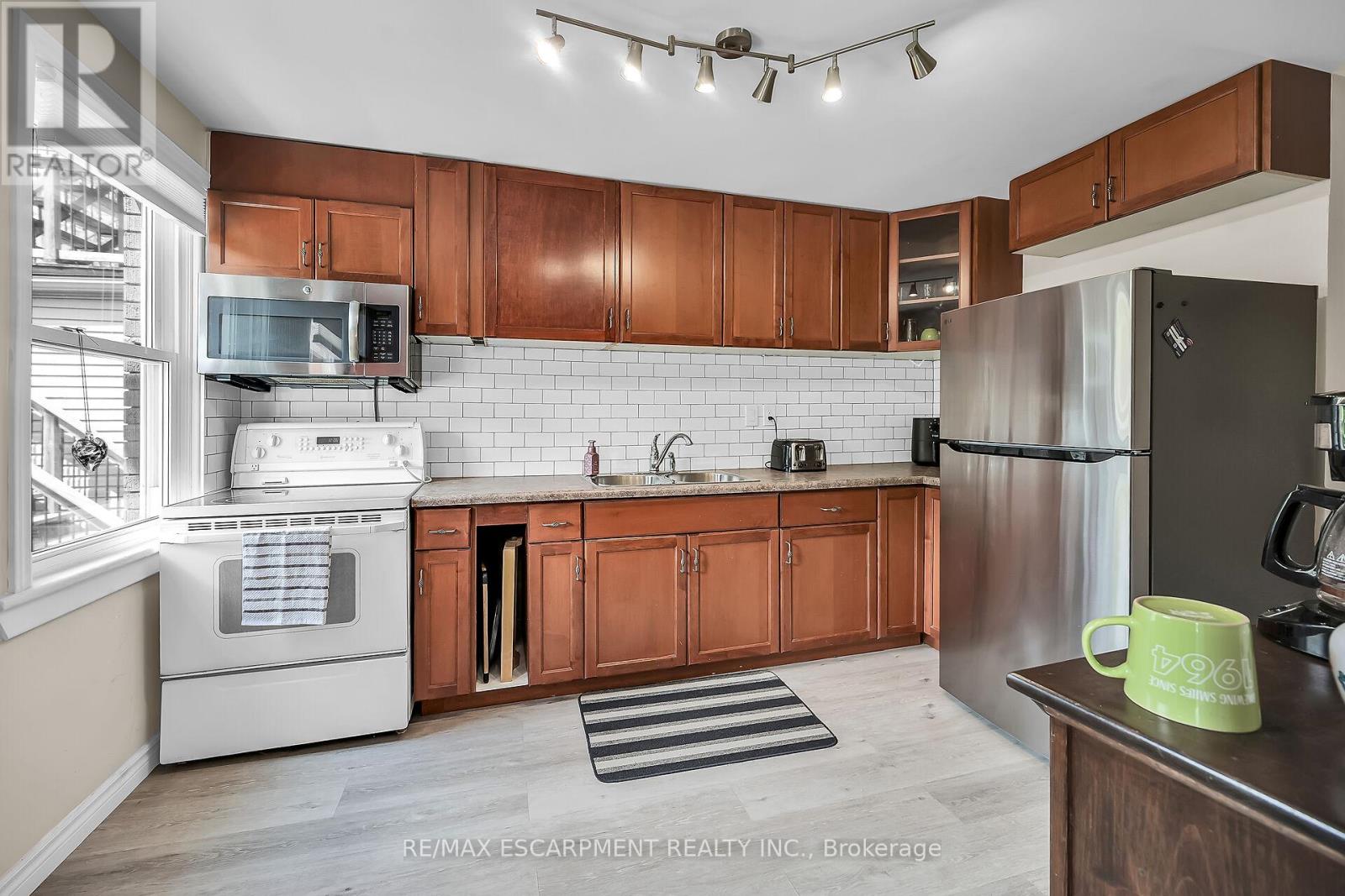 126 Cumberland Avenue, Hamilton, Ontario  L8M 1Z3 - Photo 7 - X12429613