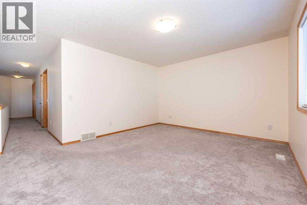 17 Royal Birkdale Crescent Nw, Calgary, Alberta  T3G 5R4 - Photo 17 - A2261089
