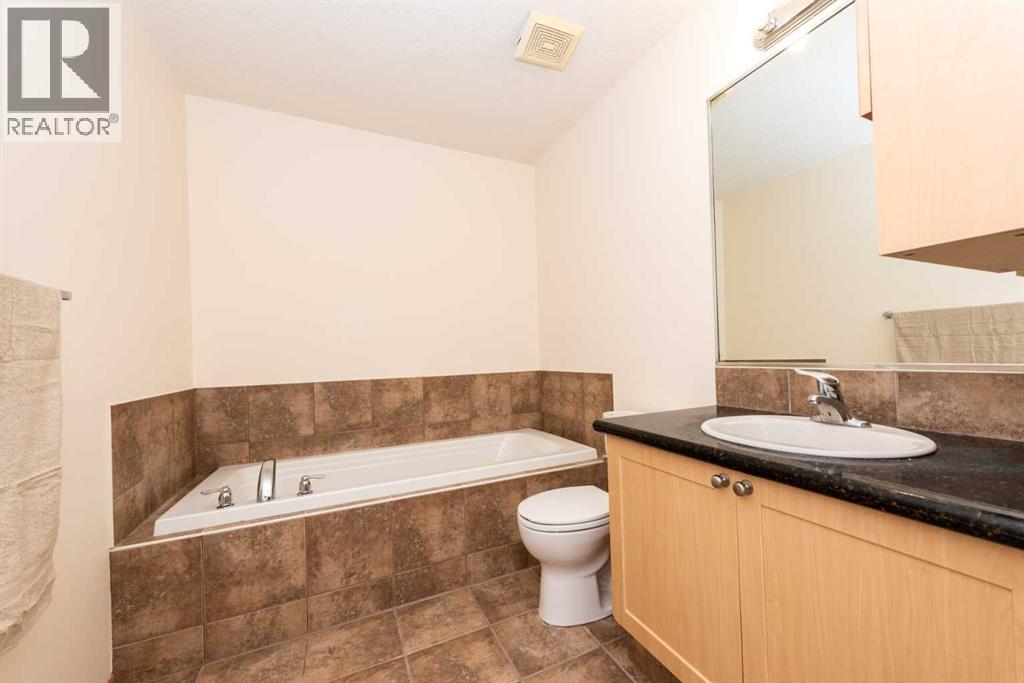 17 Royal Birkdale Crescent Nw, Calgary, Alberta  T3G 5R4 - Photo 27 - A2261089