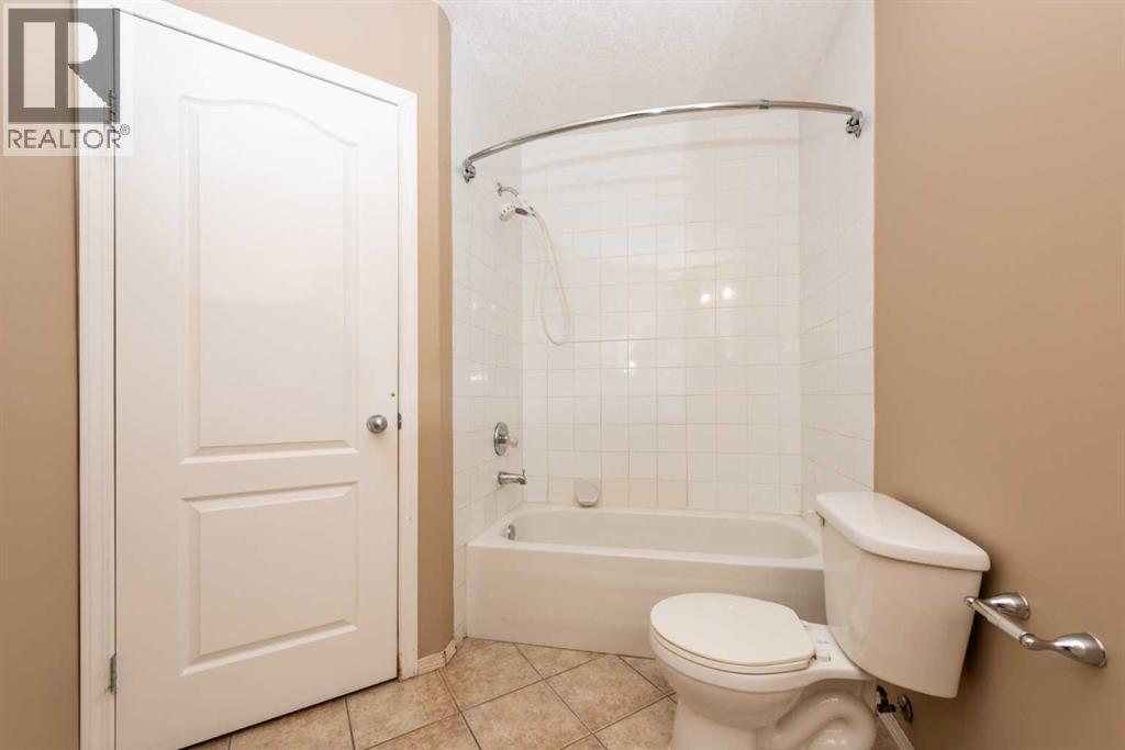 17 Royal Birkdale Crescent Nw, Calgary, Alberta  T3G 5R4 - Photo 34 - A2261089
