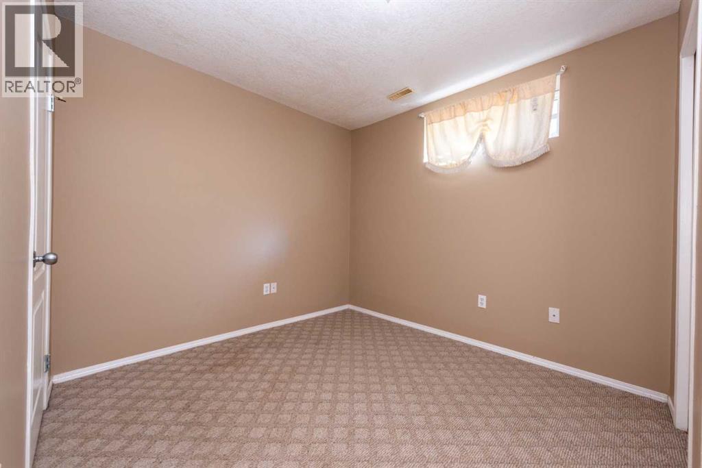 17 Royal Birkdale Crescent Nw, Calgary, Alberta  T3G 5R4 - Photo 32 - A2261089