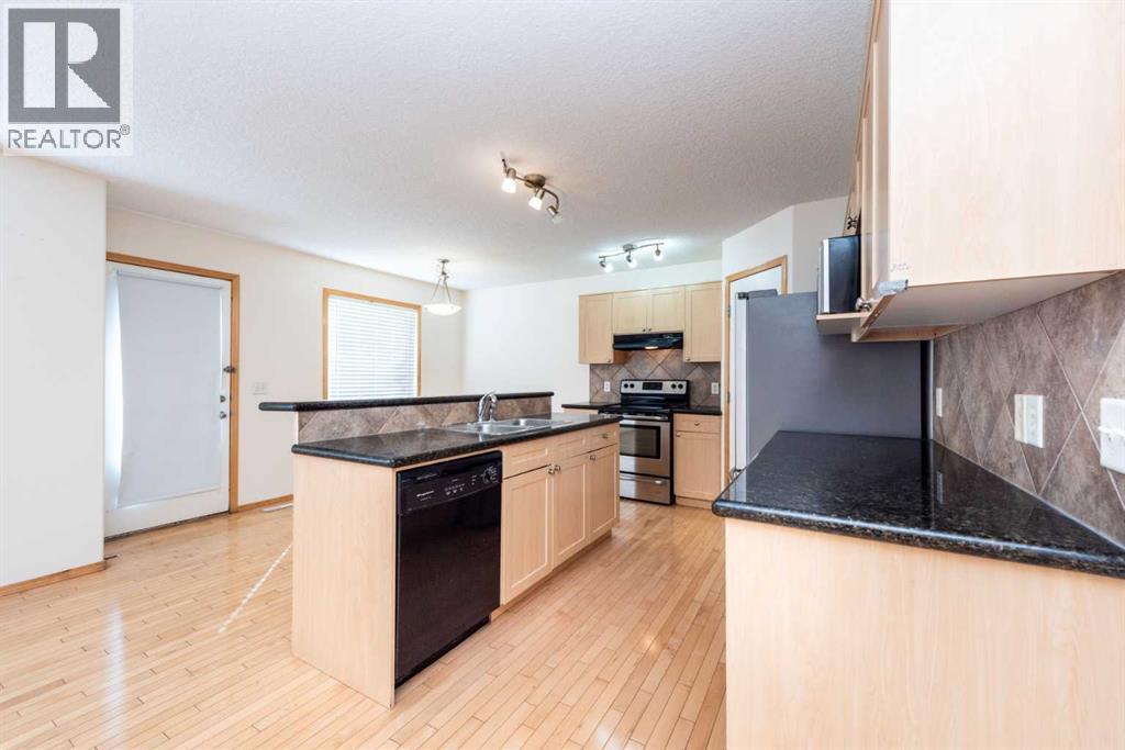 17 Royal Birkdale Crescent Nw, Calgary, Alberta  T3G 5R4 - Photo 6 - A2261089
