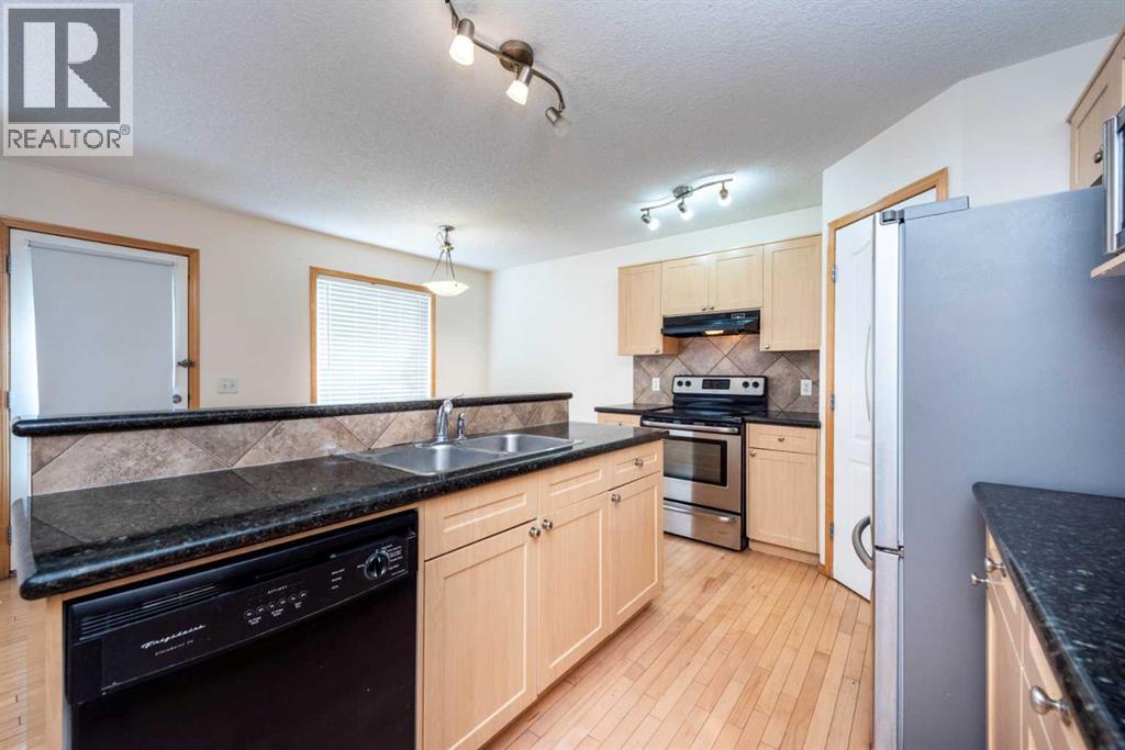 17 Royal Birkdale Crescent Nw, Calgary, Alberta  T3G 5R4 - Photo 7 - A2261089