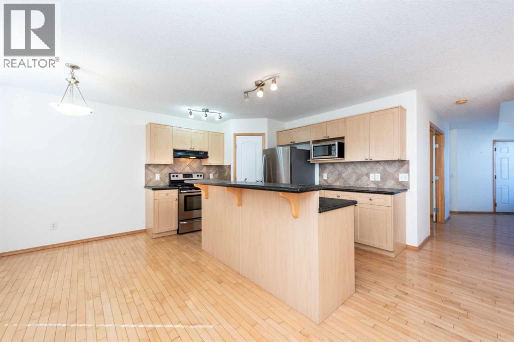 17 Royal Birkdale Crescent Nw, Calgary, Alberta  T3G 5R4 - Photo 4 - A2261089