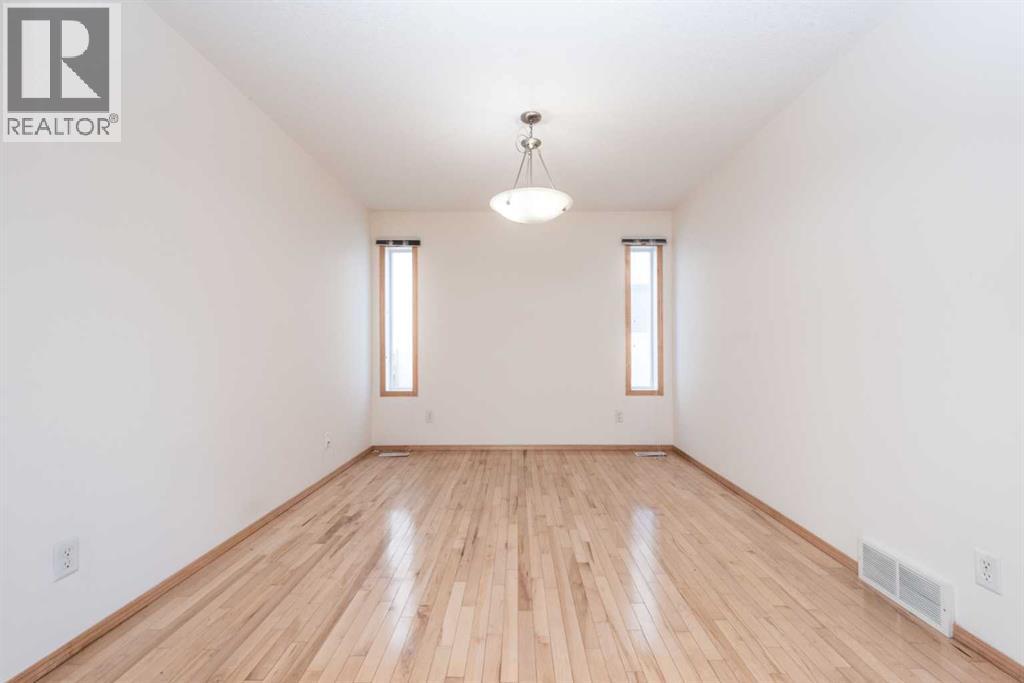 17 Royal Birkdale Crescent Nw, Calgary, Alberta  T3G 5R4 - Photo 10 - A2261089