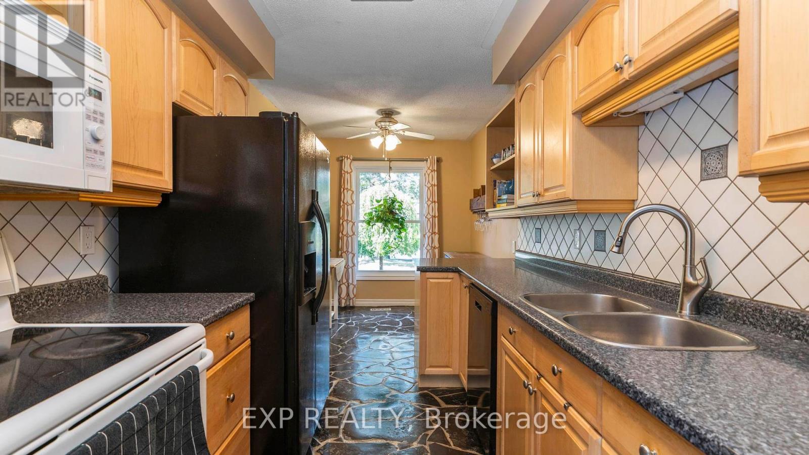 116 Glenroy Crescent, London South, Ontario  N5Z 4H7 - Photo 7 - X12437580