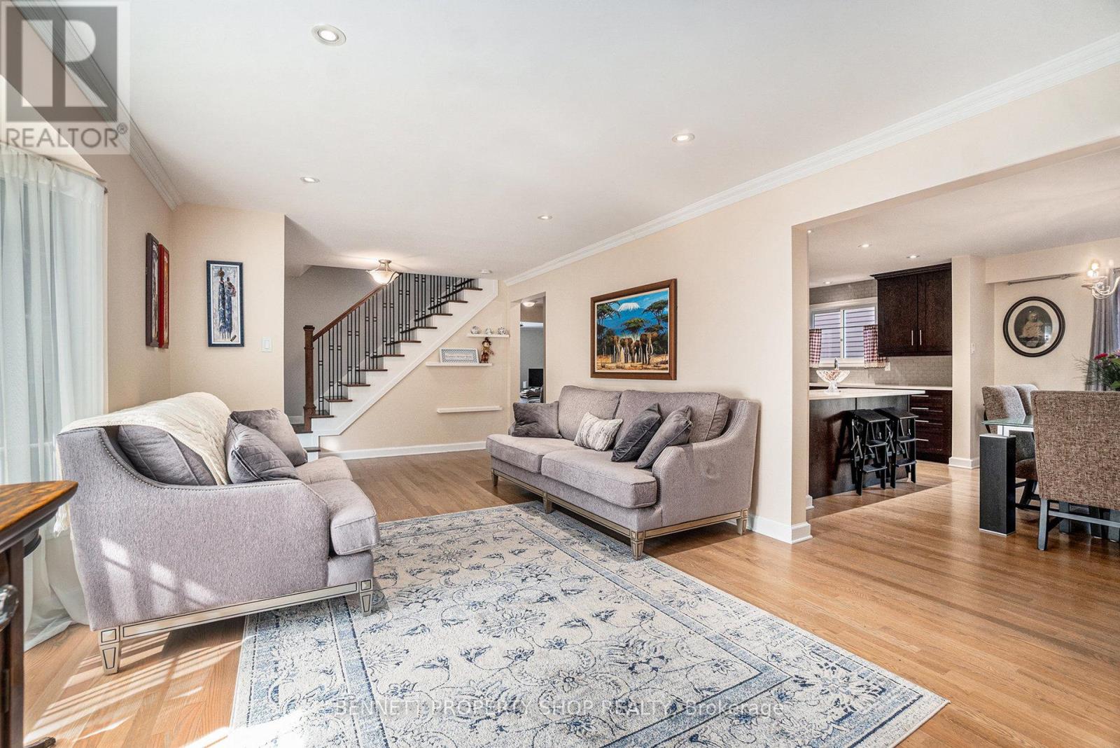 21 Pattermead Crescent, Ottawa, Ontario  K1V 0A1 - Photo 4 - X12437601