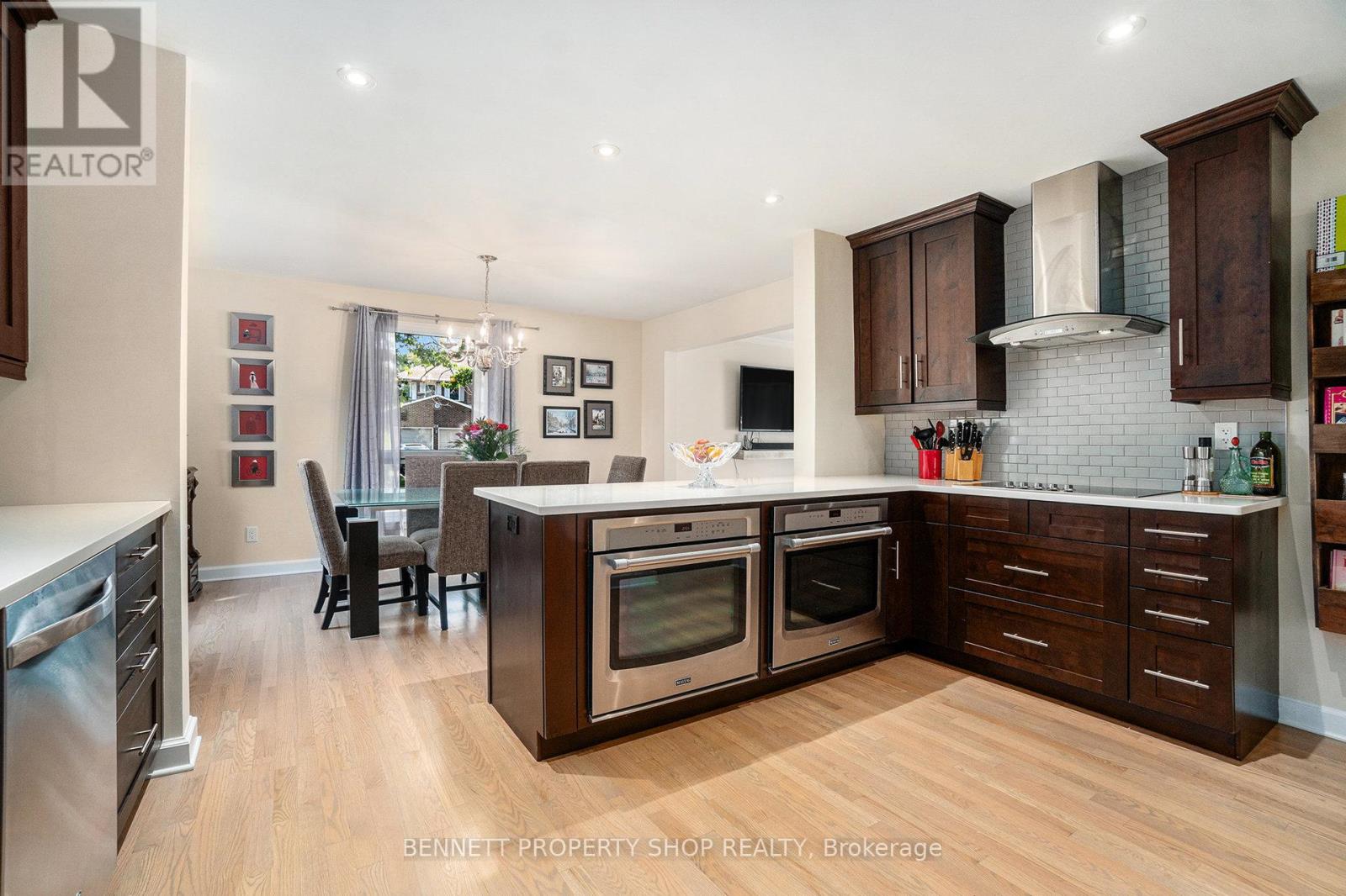 21 Pattermead Crescent, Ottawa, Ontario  K1V 0A1 - Photo 6 - X12437601