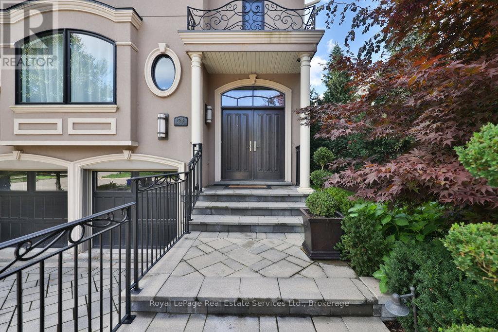 2218 Hampstead Road, Oakville, Ontario  L6H 6Y9 - Photo 3 - W12437617