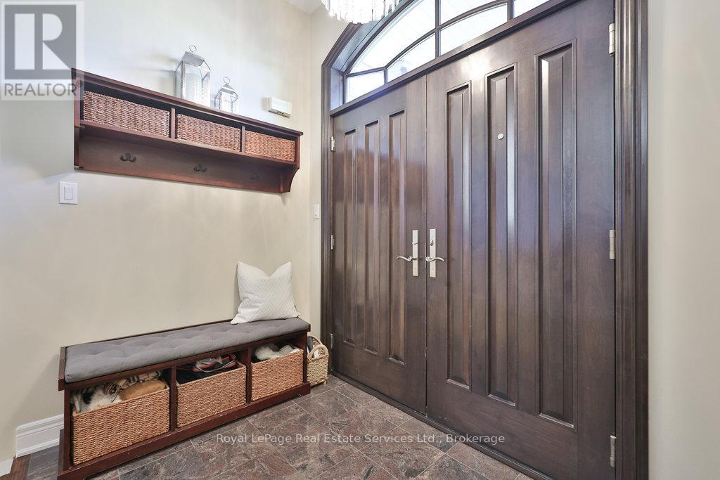 2218 Hampstead Road, Oakville, Ontario  L6H 6Y9 - Photo 6 - W12437617